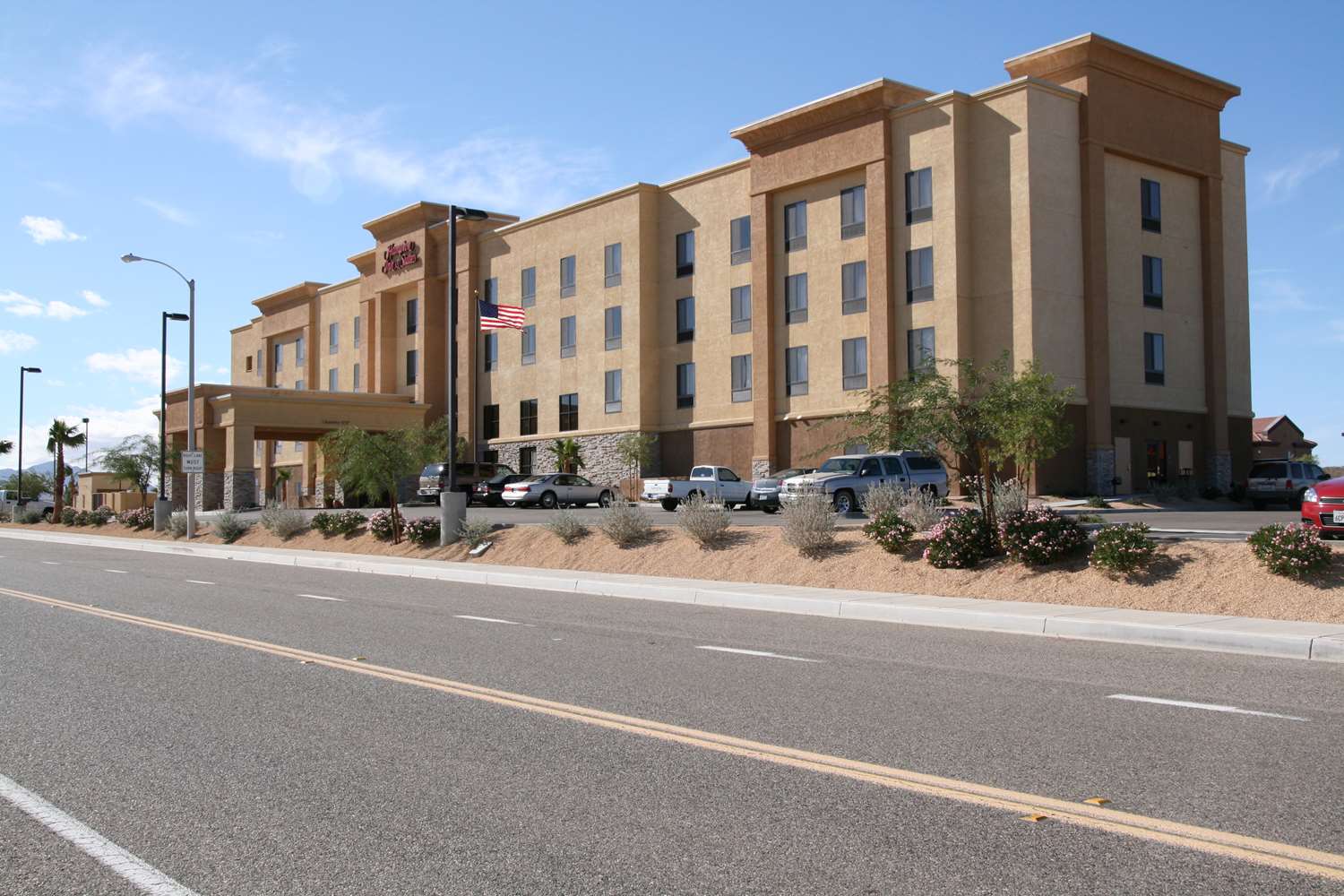 Hampton Inn & Suites Barstow 2