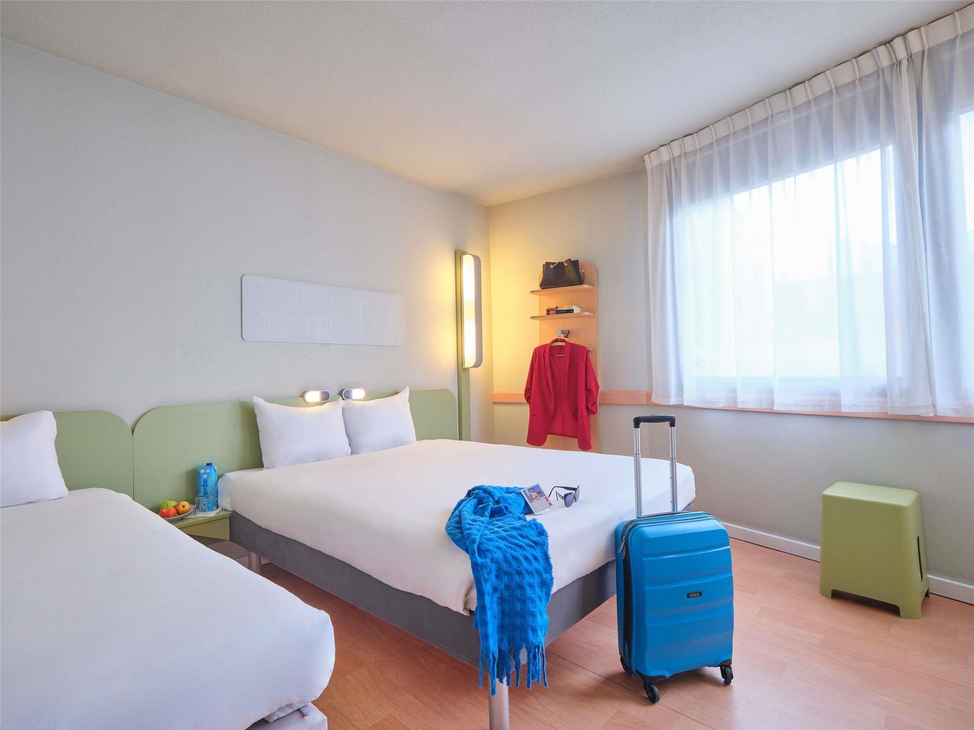 Room with double bed and bunk bed