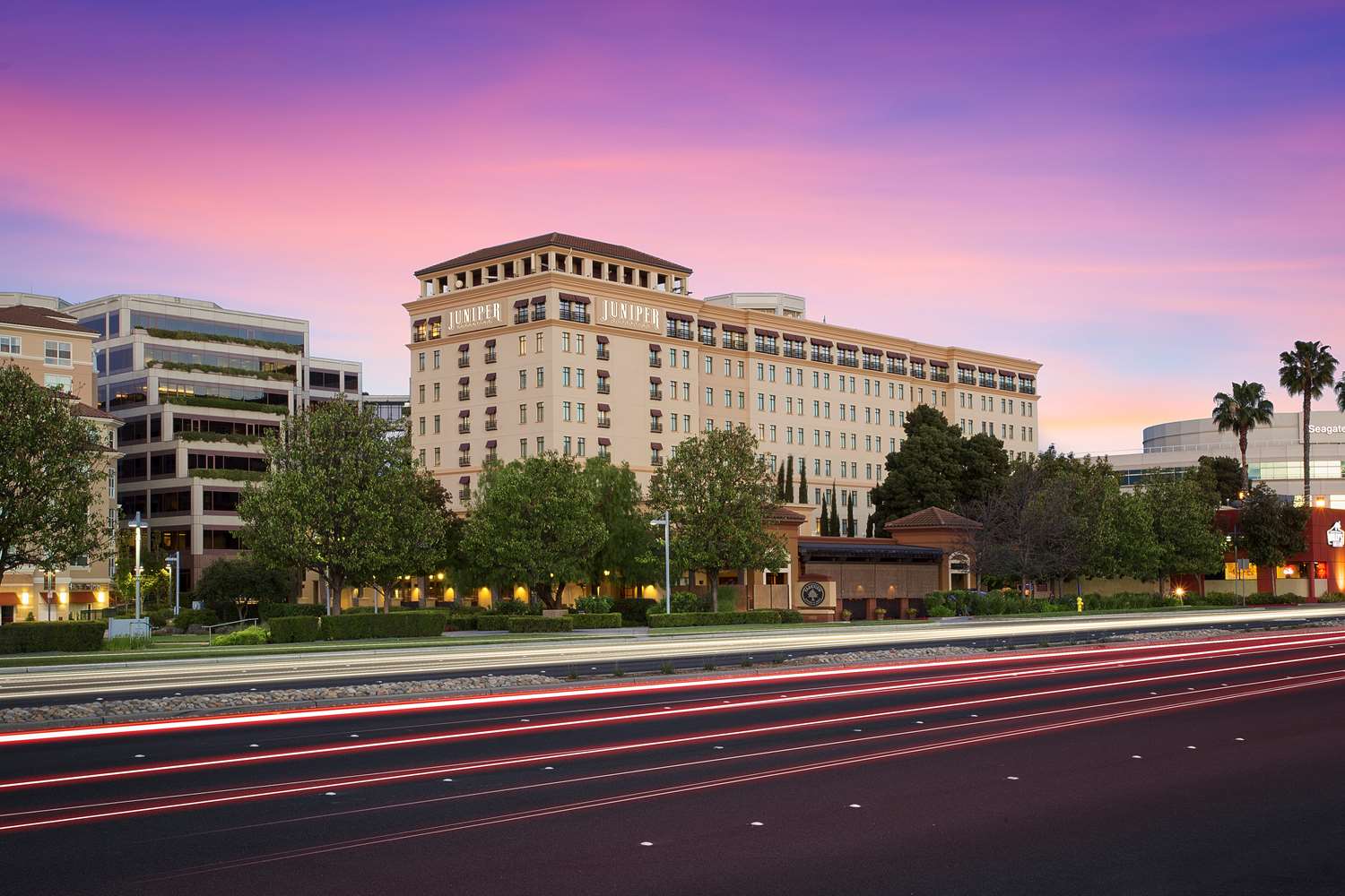 Juniper Hotel Cupertino, Curio Collection by Hilton 1