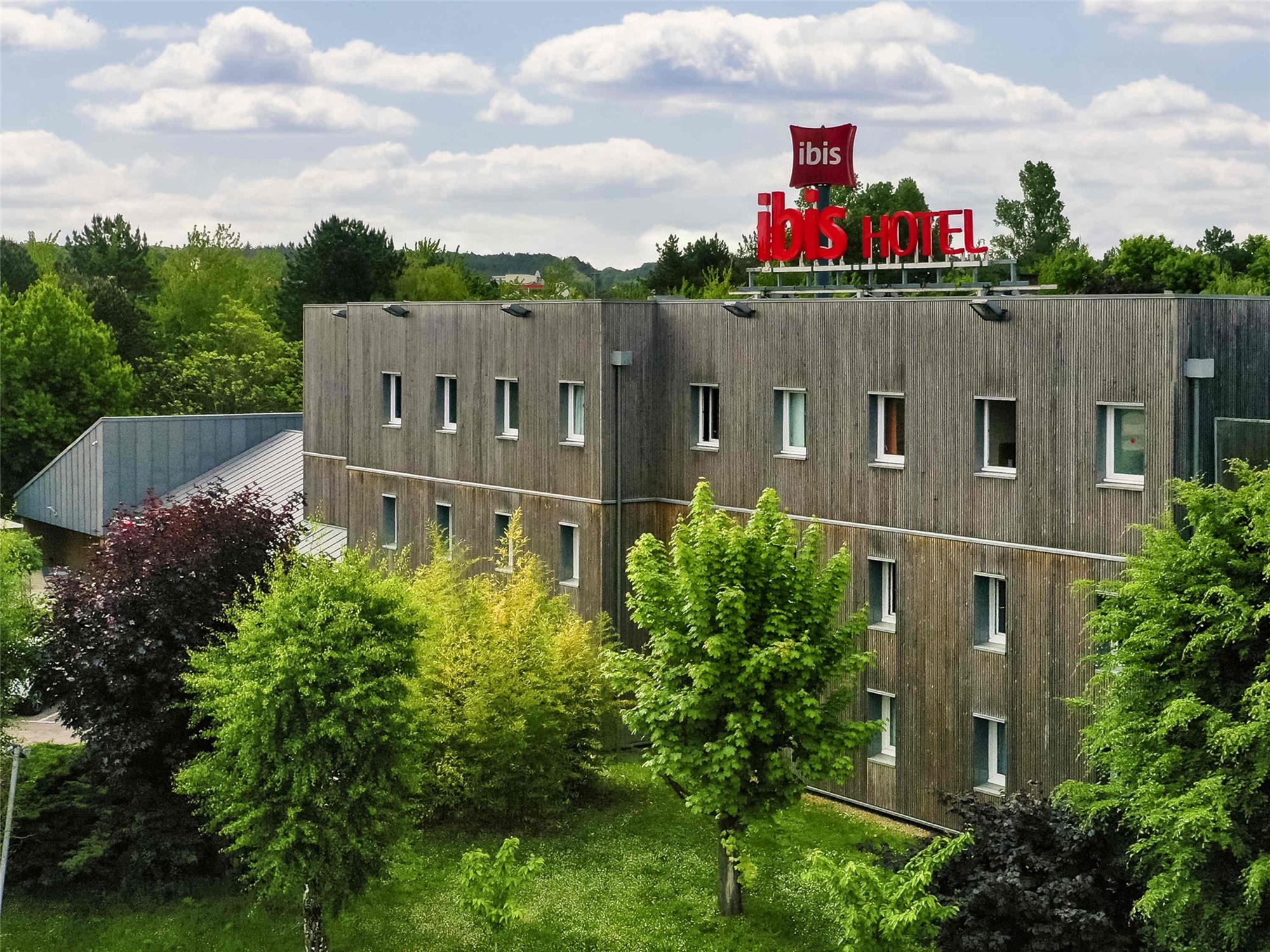ibis Nemours 1