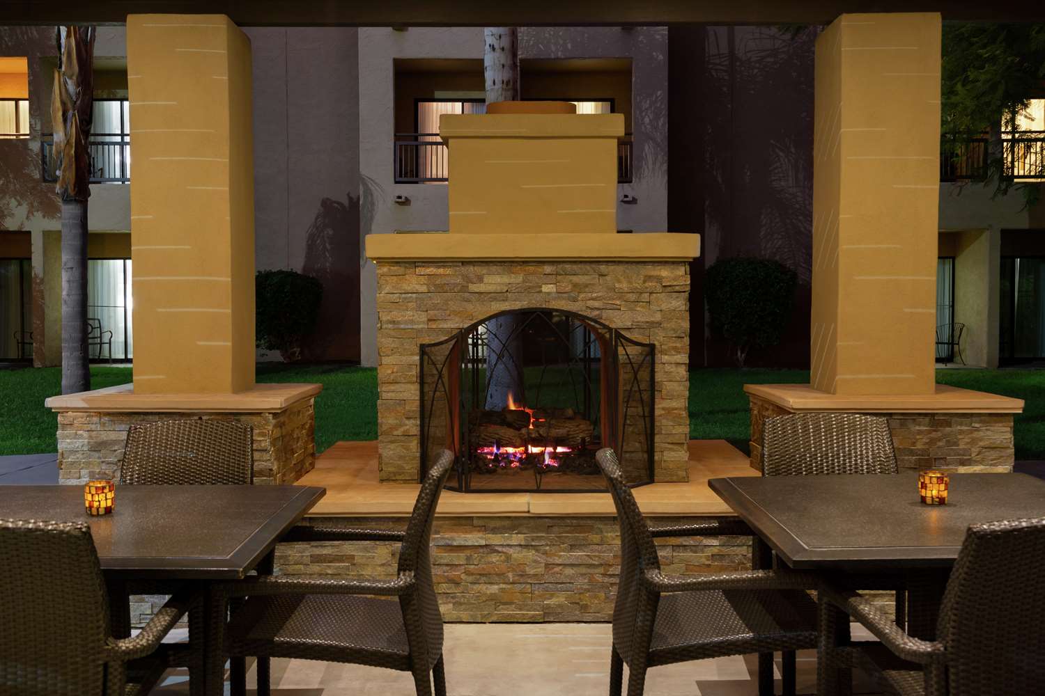 Embassy Suites by Hilton Phoenix Tempe 1
