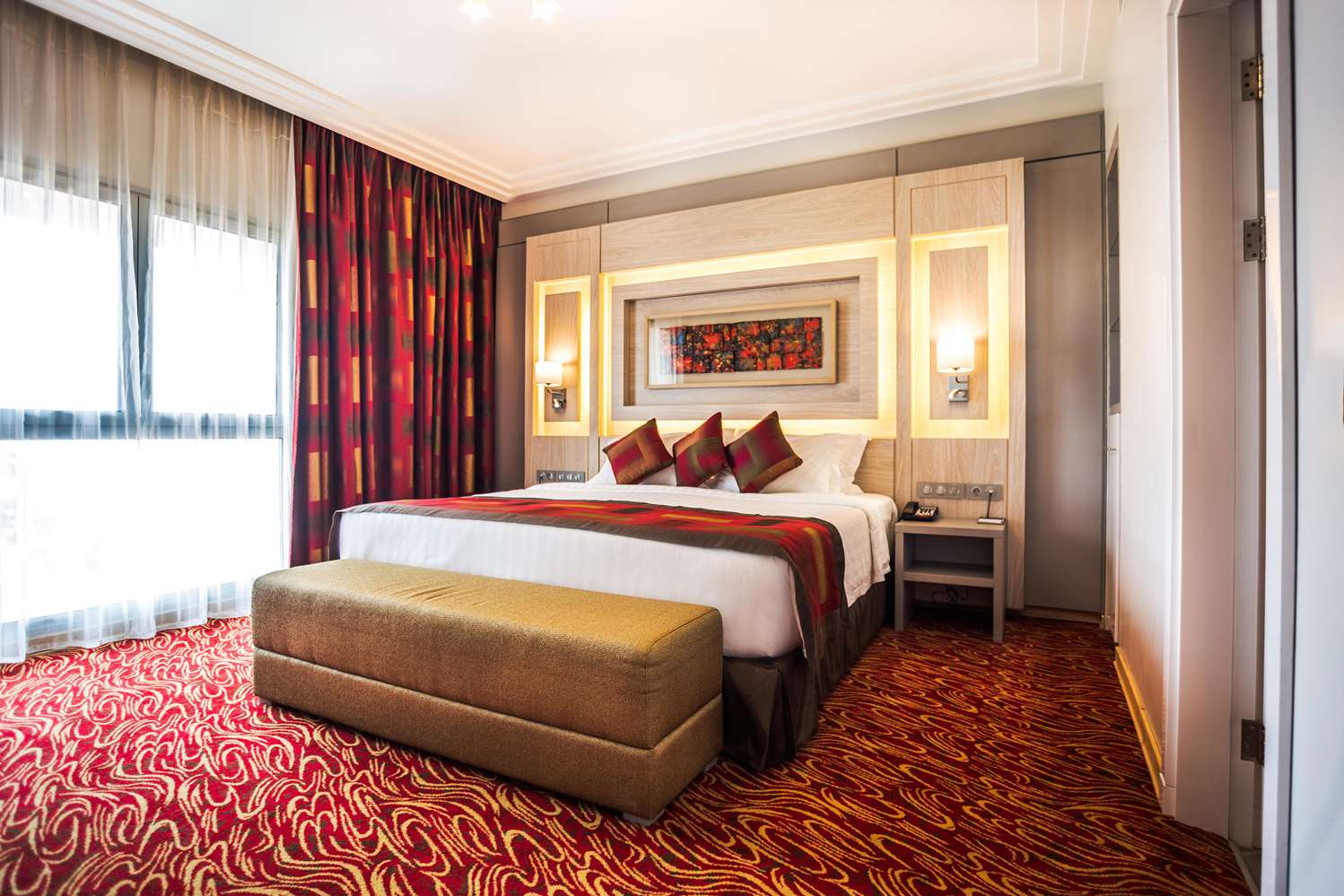 Golden Tulip Le Diplomate 1