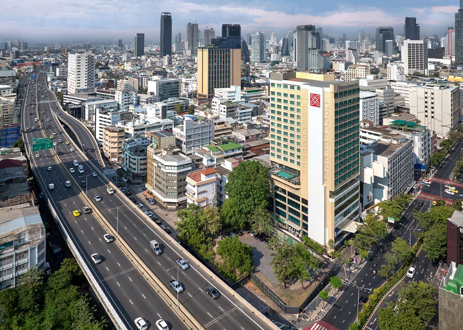 Hilton Garden Inn Bangkok Silom 1