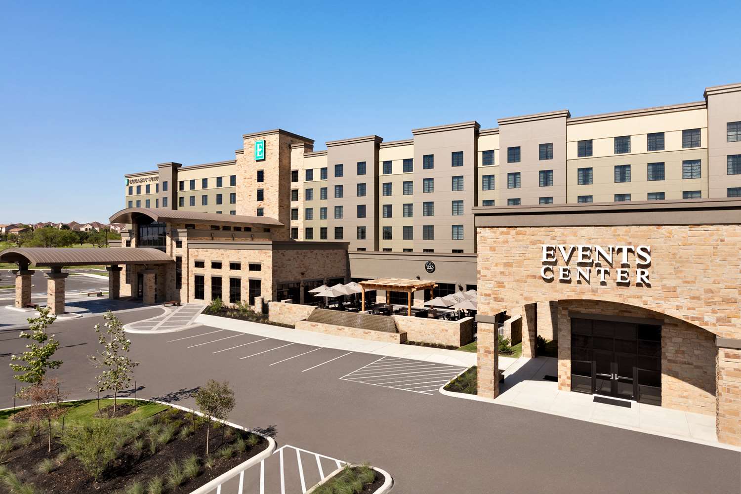 Embassy Suites by Hilton San Antonio Brooks Hotel & Spa 1