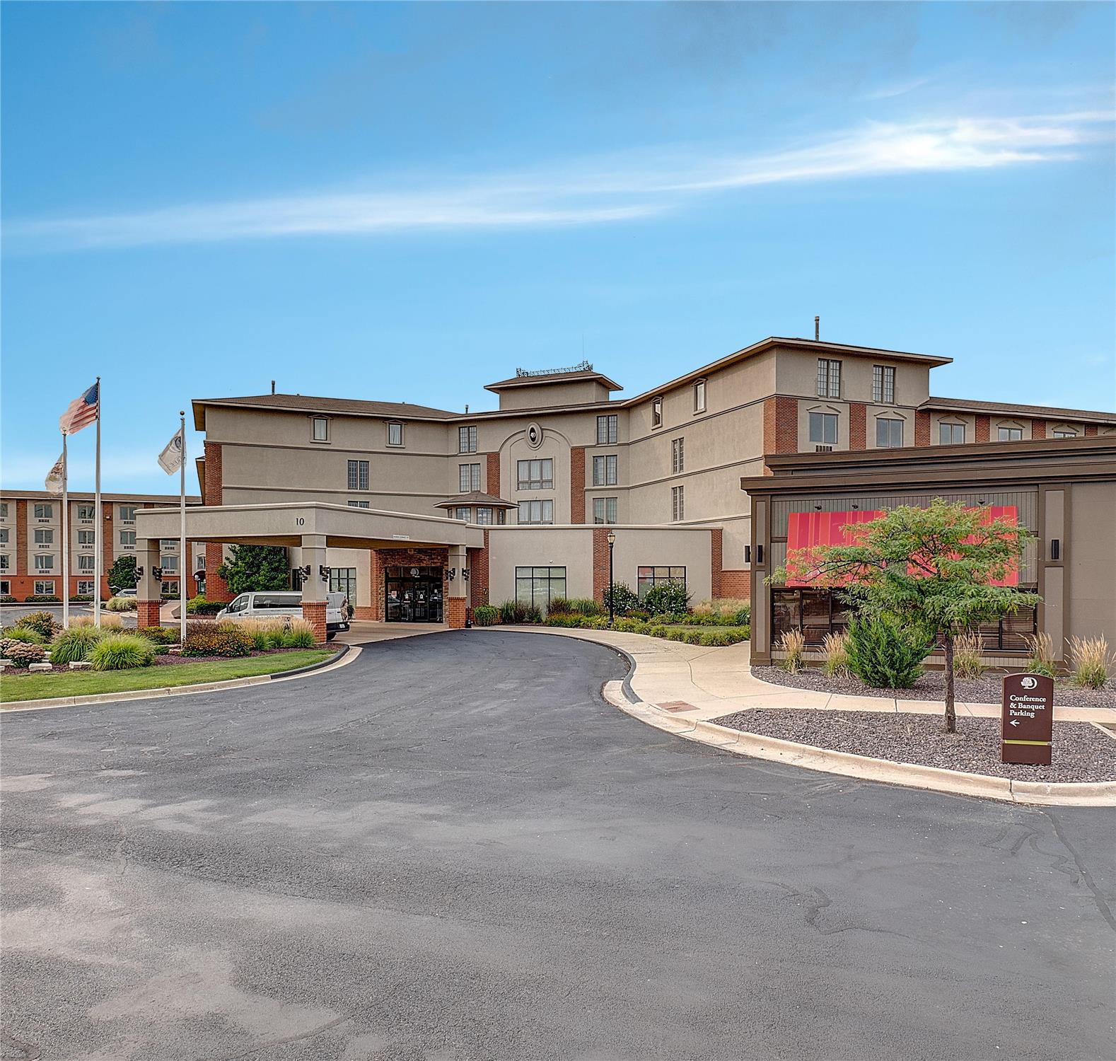 DoubleTree by Hilton Bloomington 1