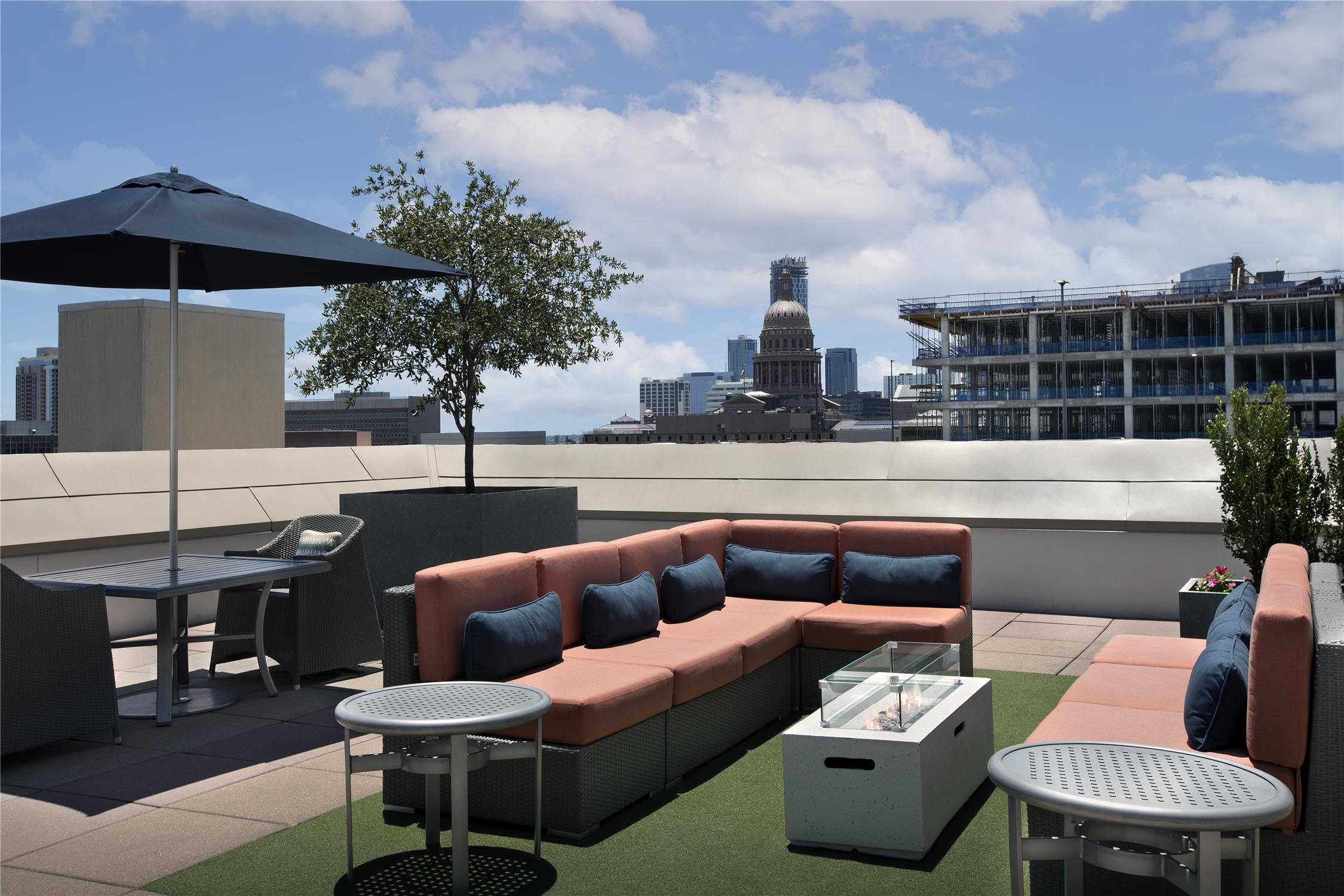 Hampton Inn & Suites Austin @ The University/Capitol, TX 2