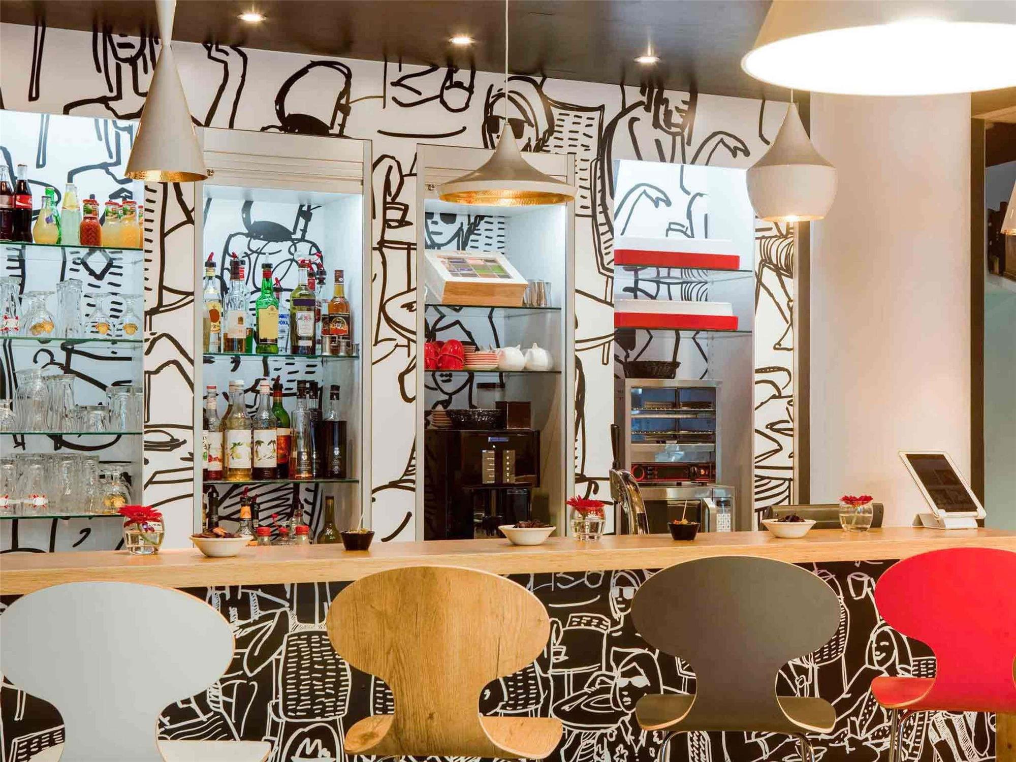 ibis Paris Porte de Clichy Centre 2