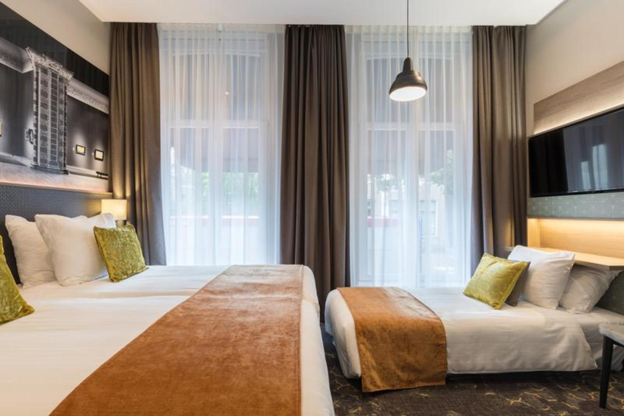 Comfort Room 1 Double Bed 1 Single Bed