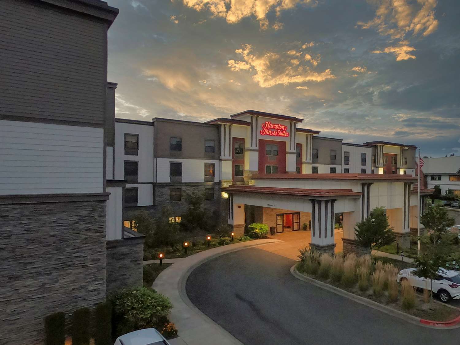 Hampton Inn & Suites DuPont 1