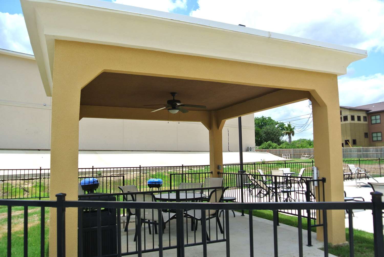 Hampton Inn Carrizo Springs 1