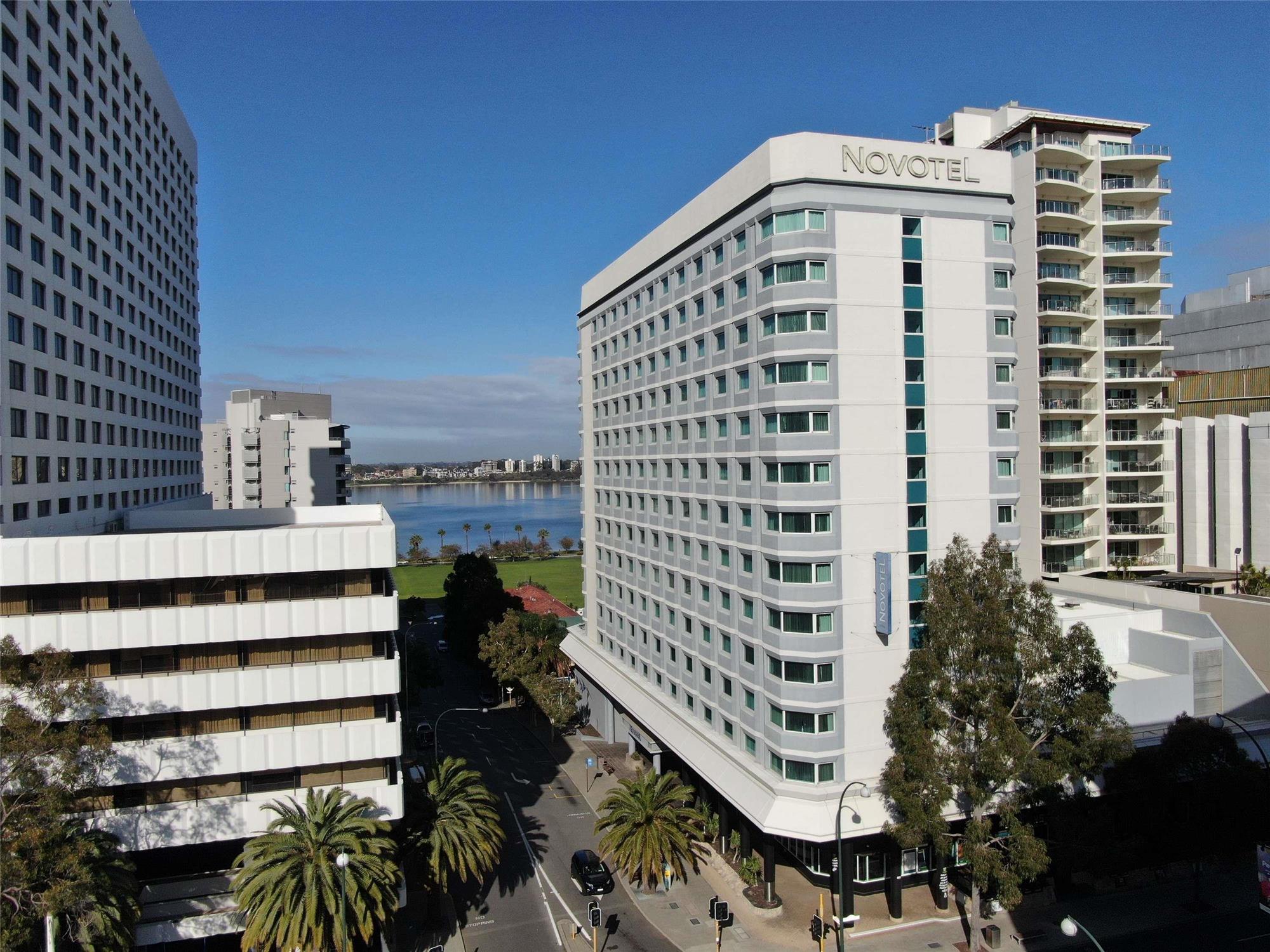 Novotel Perth Langley 1