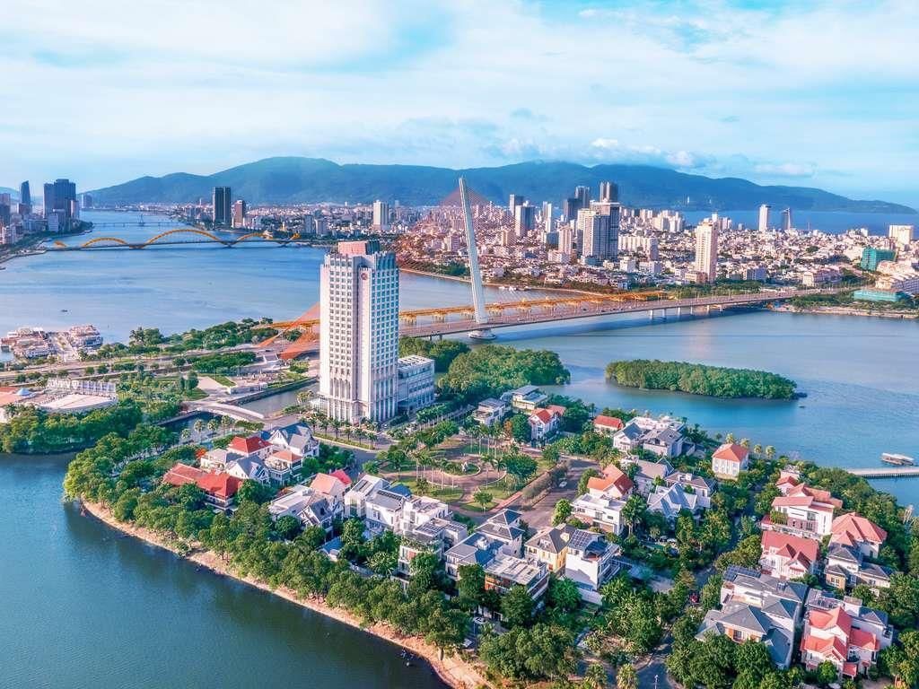 Grand Mercure Danang - 10 minutes to Airport & 200m to Bach Dang Walking street 1