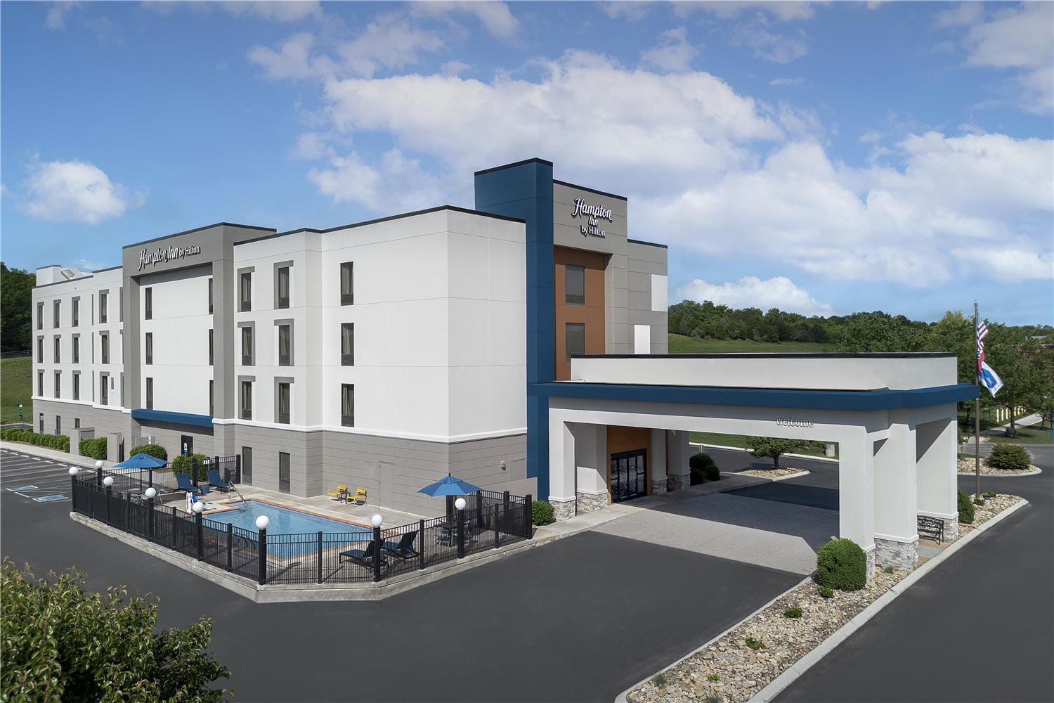 Hampton Inn Lenoir City 1