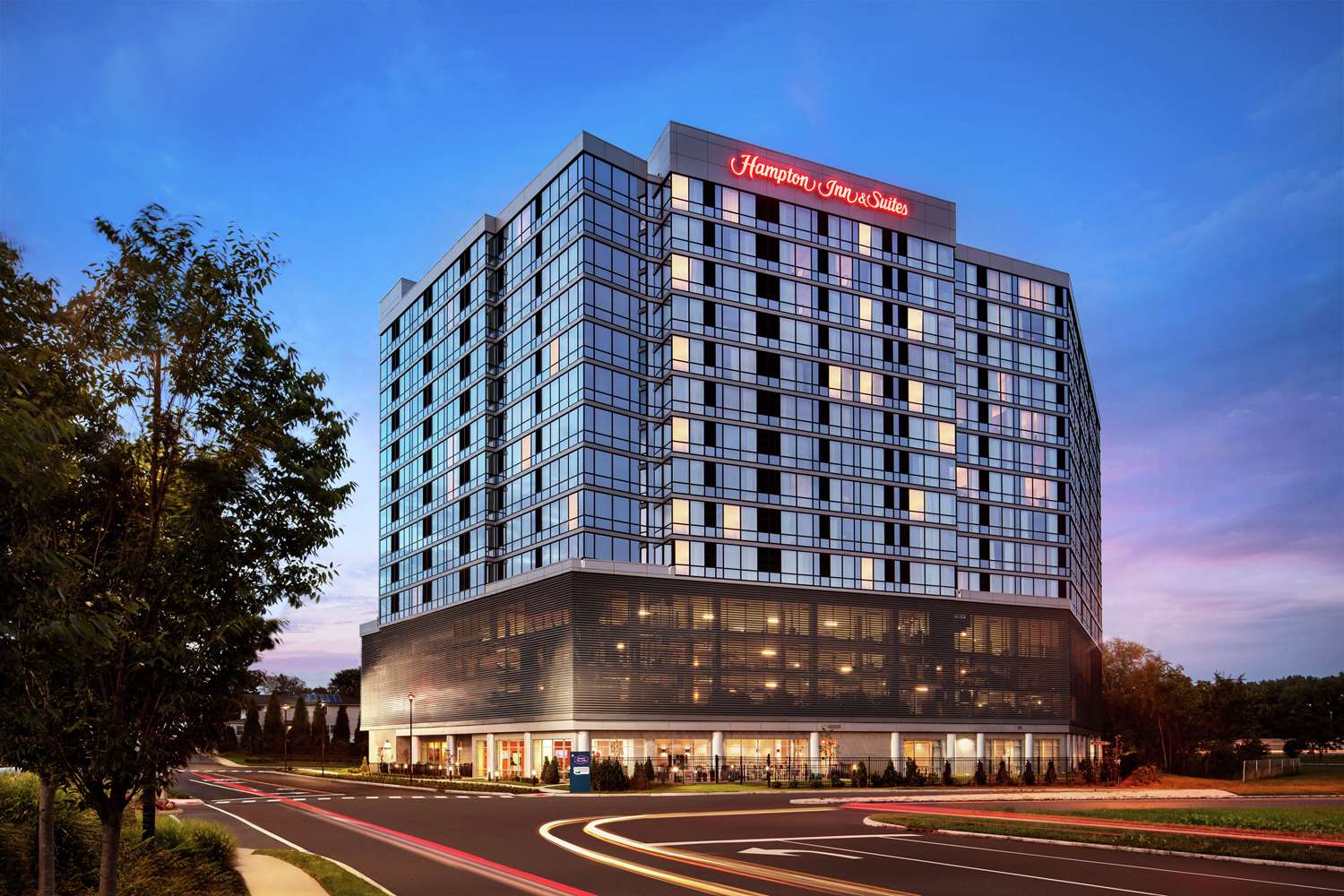 Hampton Inn & Suites Teaneck/Glenpointe 1