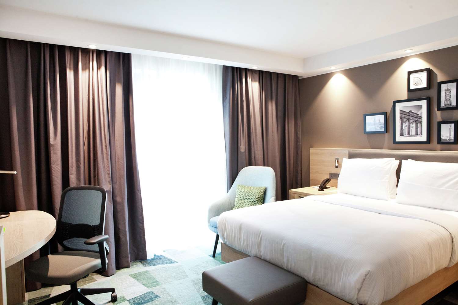Queen room with river view