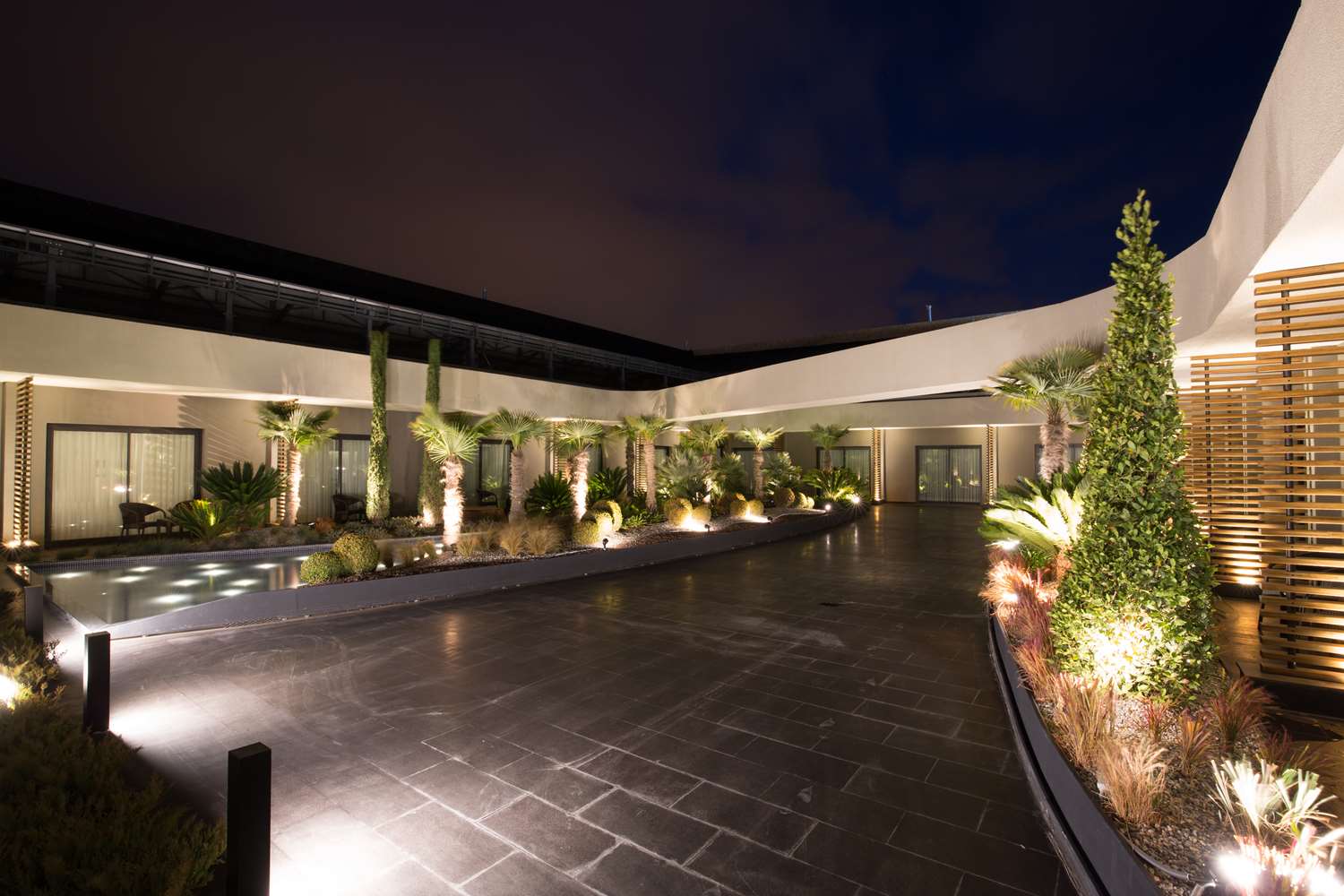 DoubleTree by Hilton Izmir Airport 2