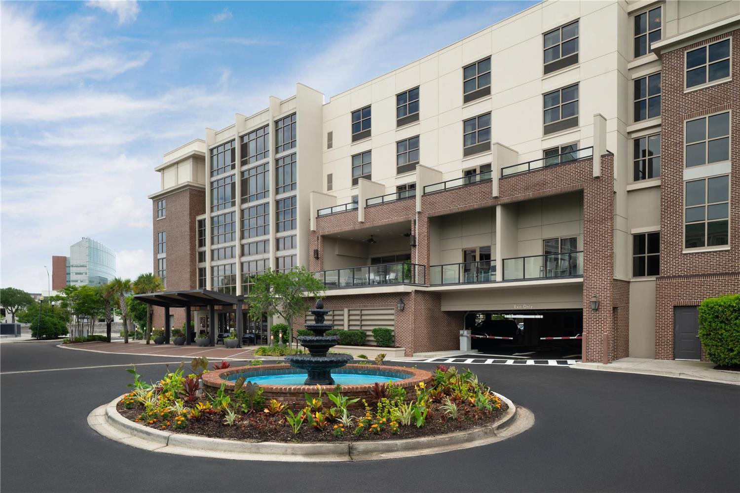 Hilton Garden Inn Charleston Waterfront/Downtown 1