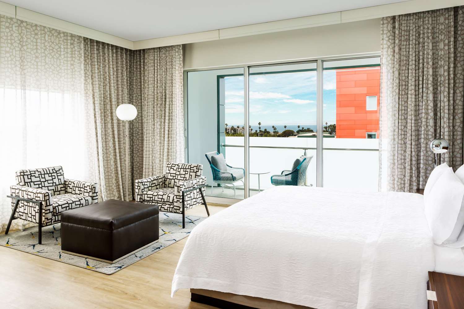 Non-smoking Suite with Balcony
