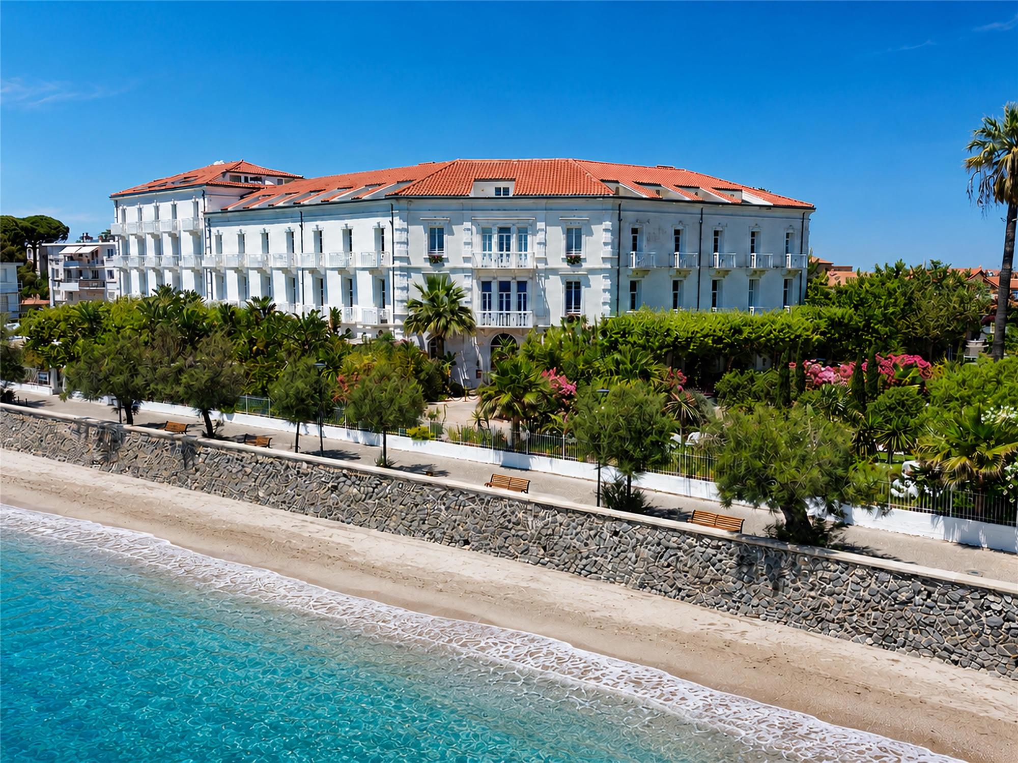 Grand Hotel des Sablettes Plage, Curio Collection by Hilton 1