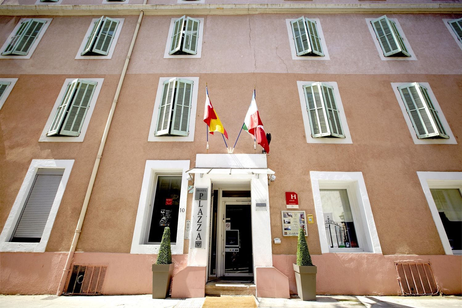 Plazza Hotel 1