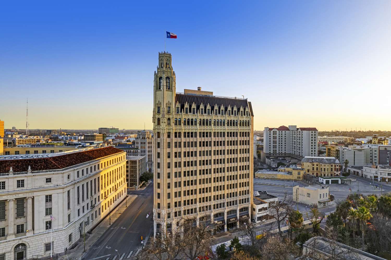 The Emily Morgan San Antonio - a DoubleTree by Hilton 1