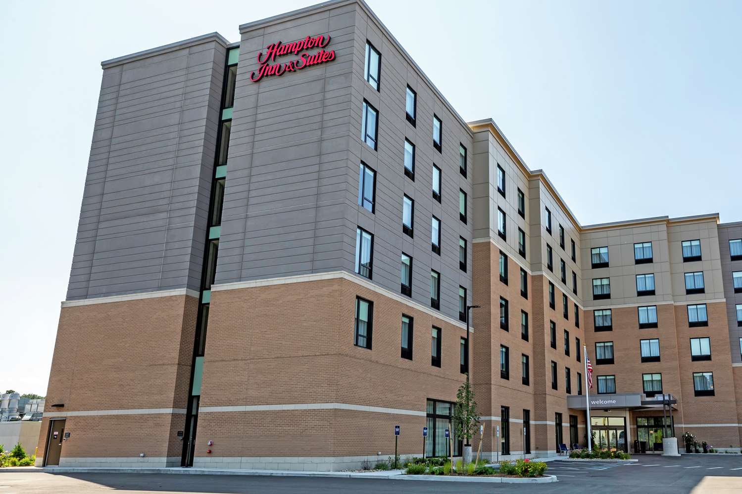 Hampton Inn & Suites Boston/Waltham 2