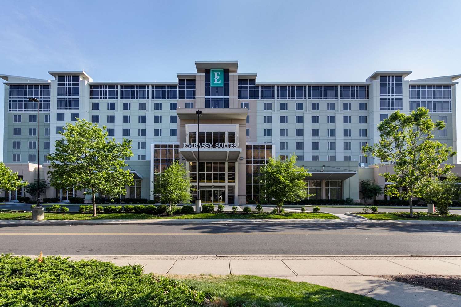 Embassy Suites by Hilton Newark Airport 1
