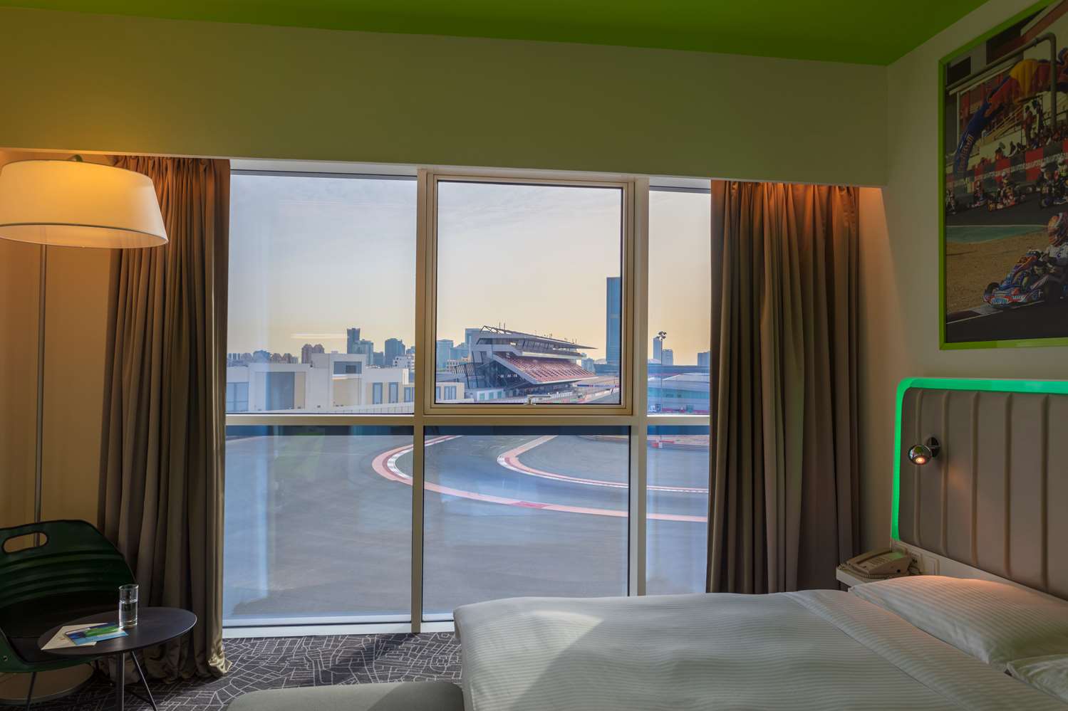 One Bedroom Suite - Autodrome View

