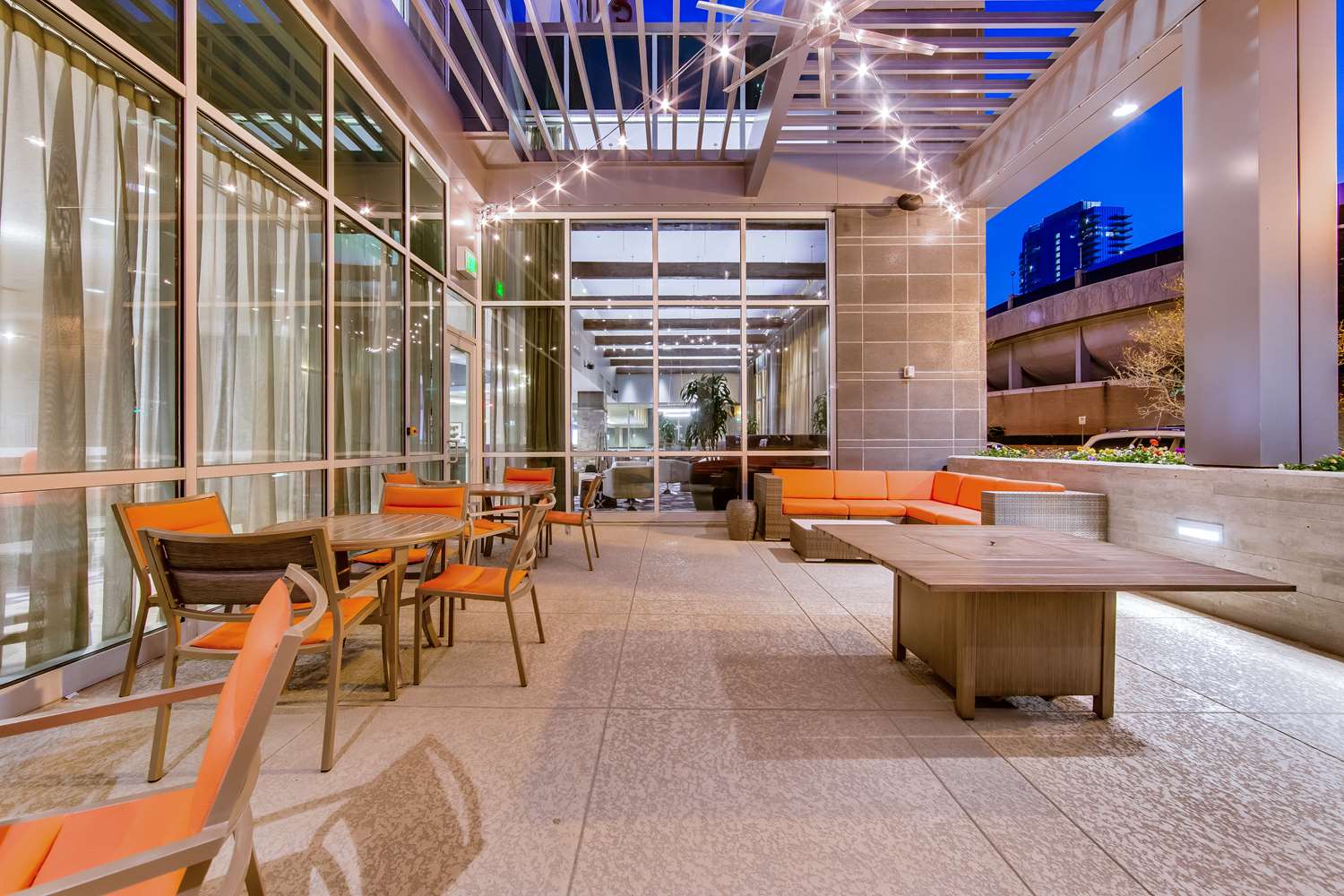 Hampton Inn & Suites Fort Worth Downtown 2