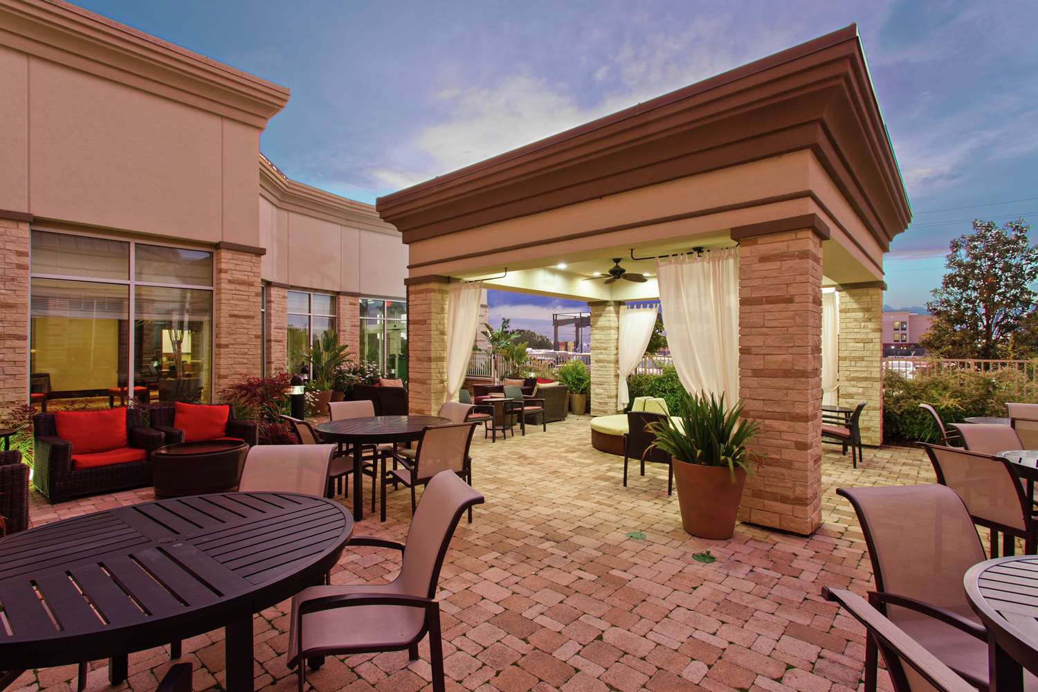 Hilton Garden Inn Victoria 2