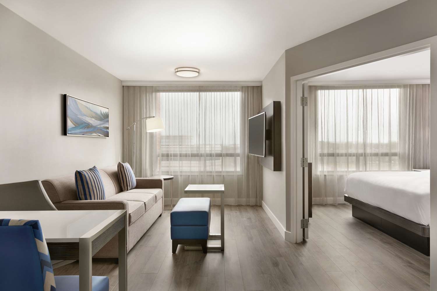 Embassy Suites By Hilton Montreal Airport 1