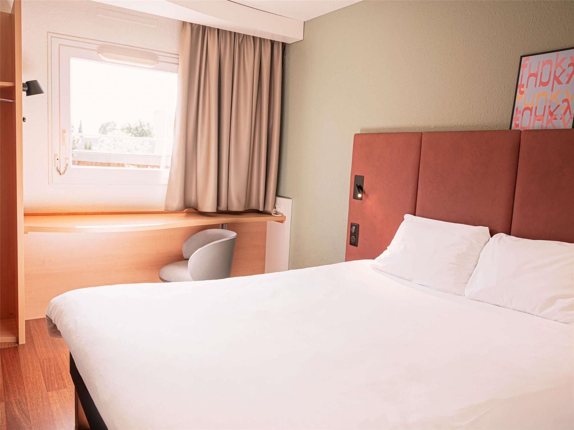 Reduced Mobility Room with 1 double bed