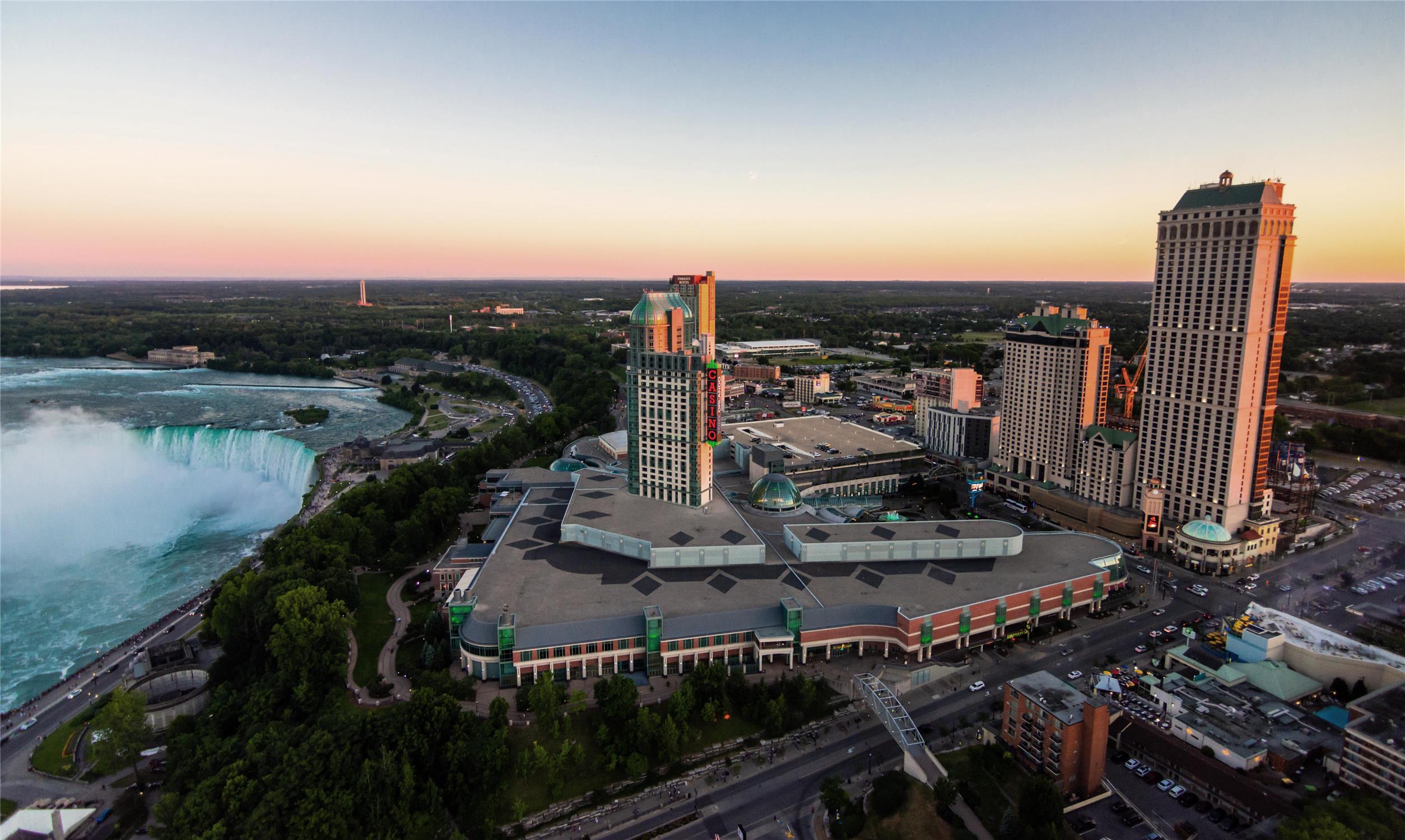Hilton Niagara Falls/Fallsview Hotel & Suites 2