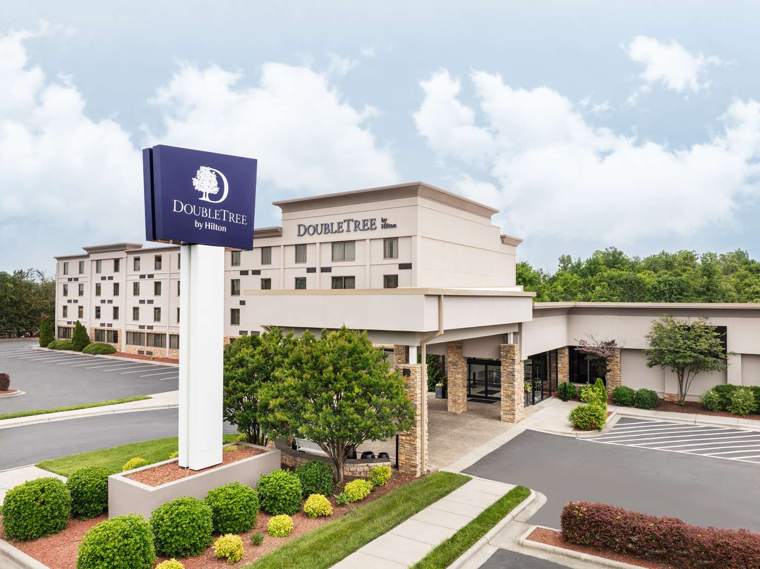 DoubleTree by Hilton Greensboro Airport 2