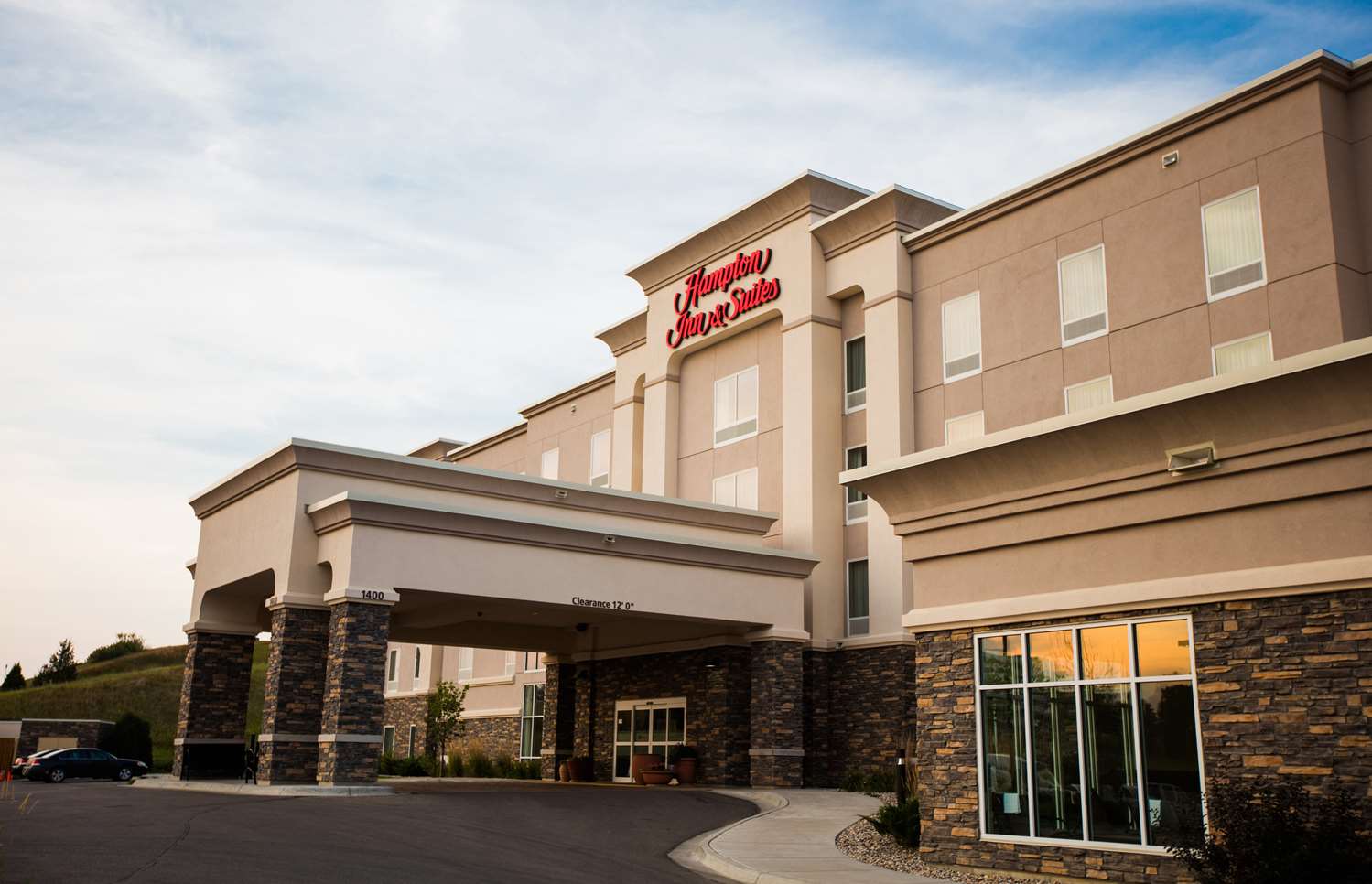 Hampton Inn & Suites Minot 1