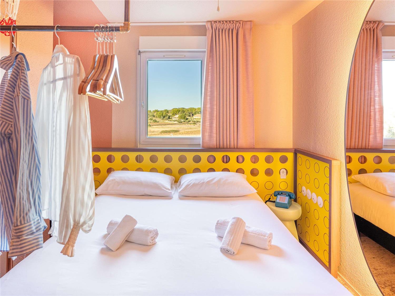 ibis Styles Pont du Gard Route d'Avignon 1