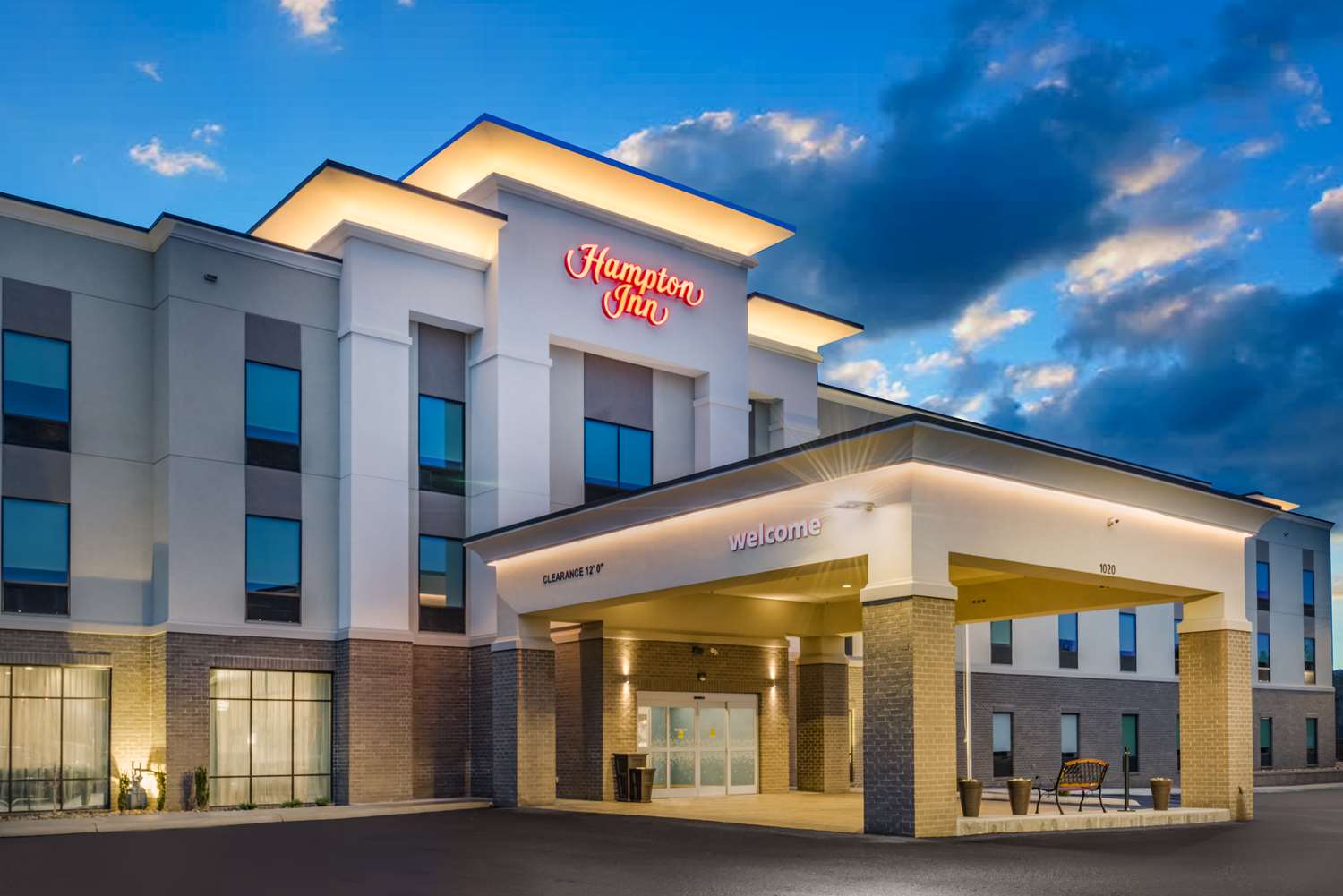Hampton Inn Newport 2