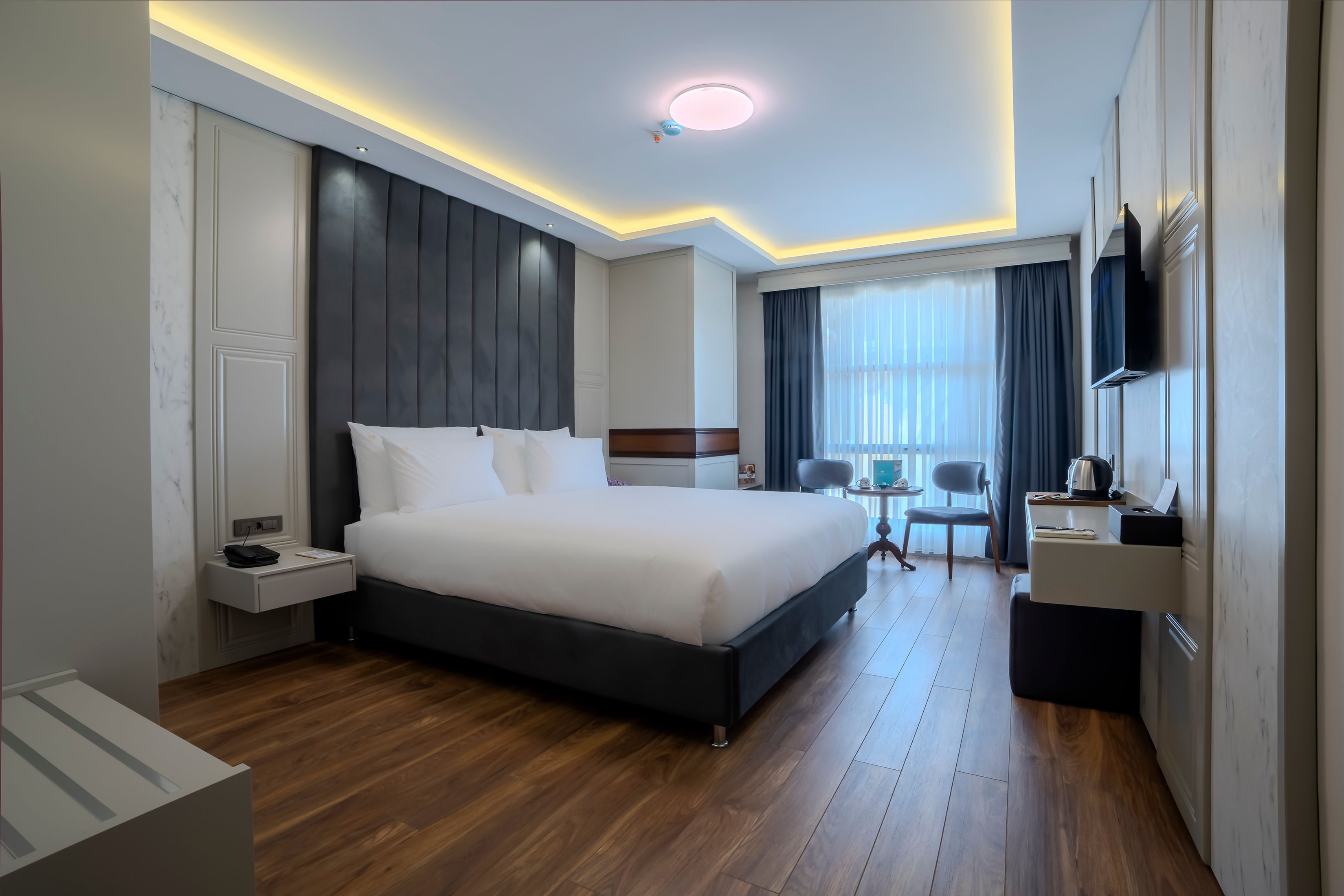 Superior double room (annex building) - with street view