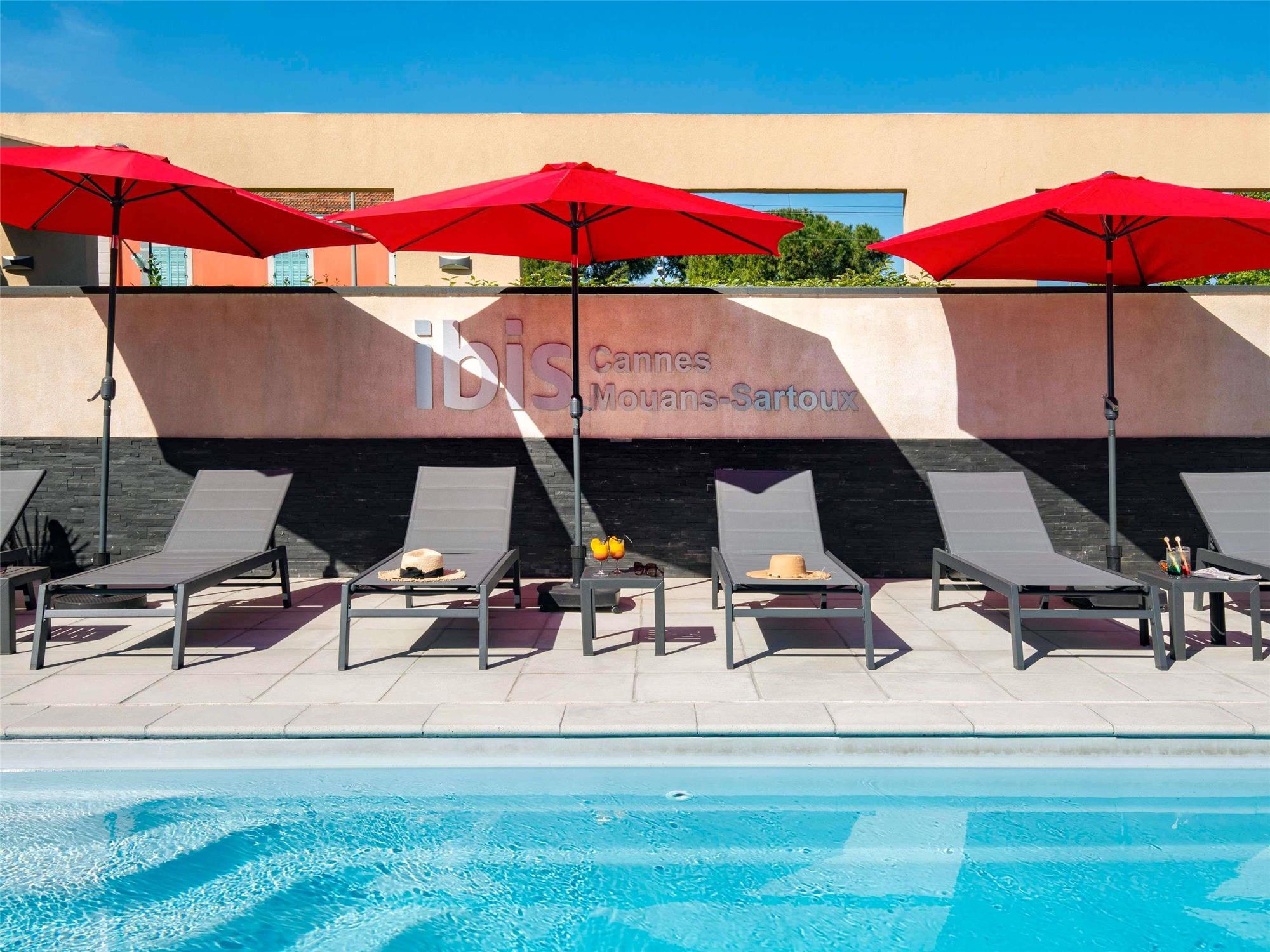 IBIS Cannes Mouans Sartoux Piscine parking gratuit 1