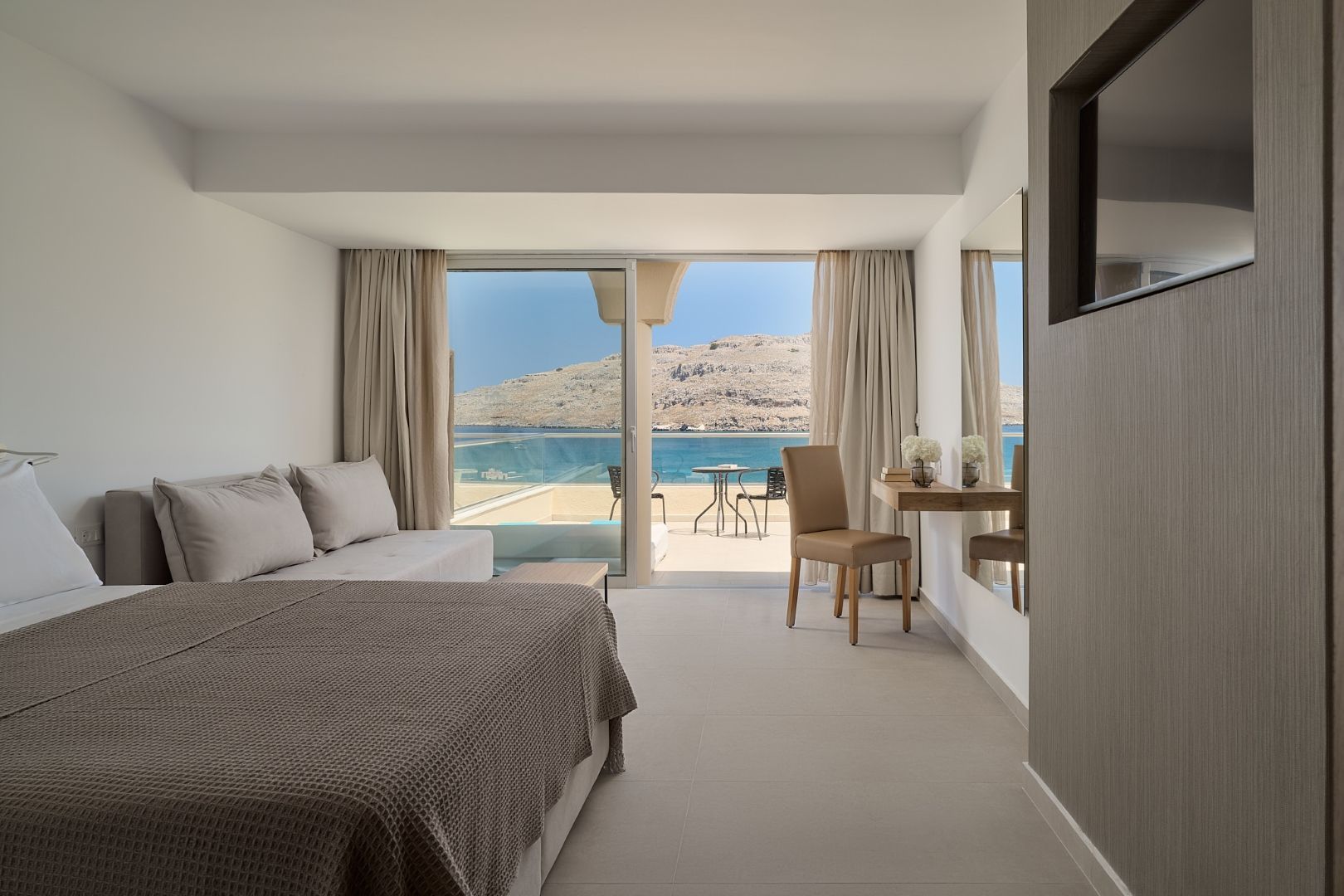 Deluxe Suite Junior Panoramic Beach Front