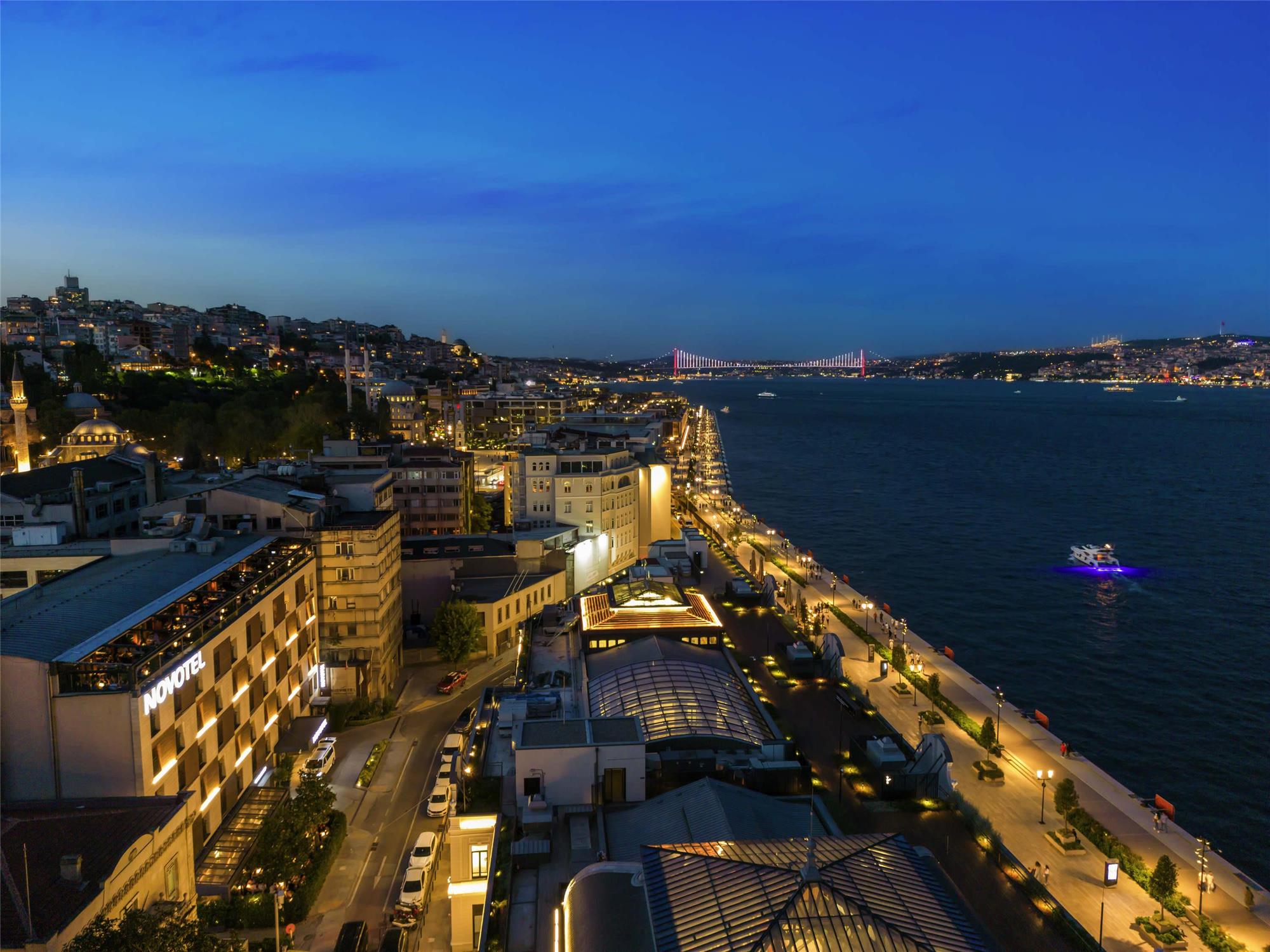 Novotel Istanbul Bosphorus Hotel 1