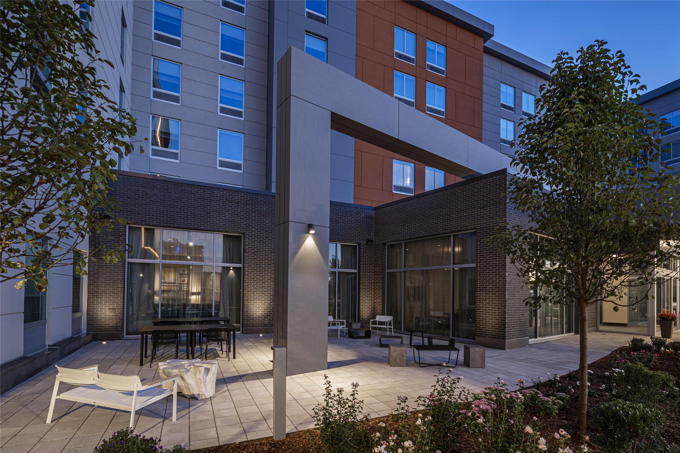 Hampton Inn Boston Woburn 2