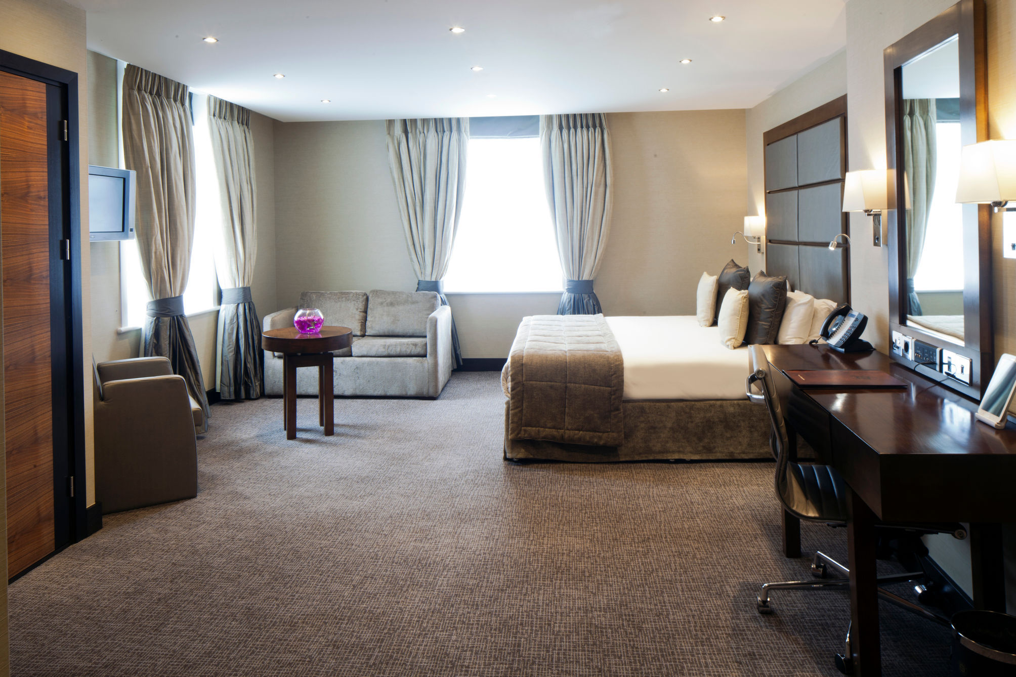 Wellington Hotel by Blue Orchid 1