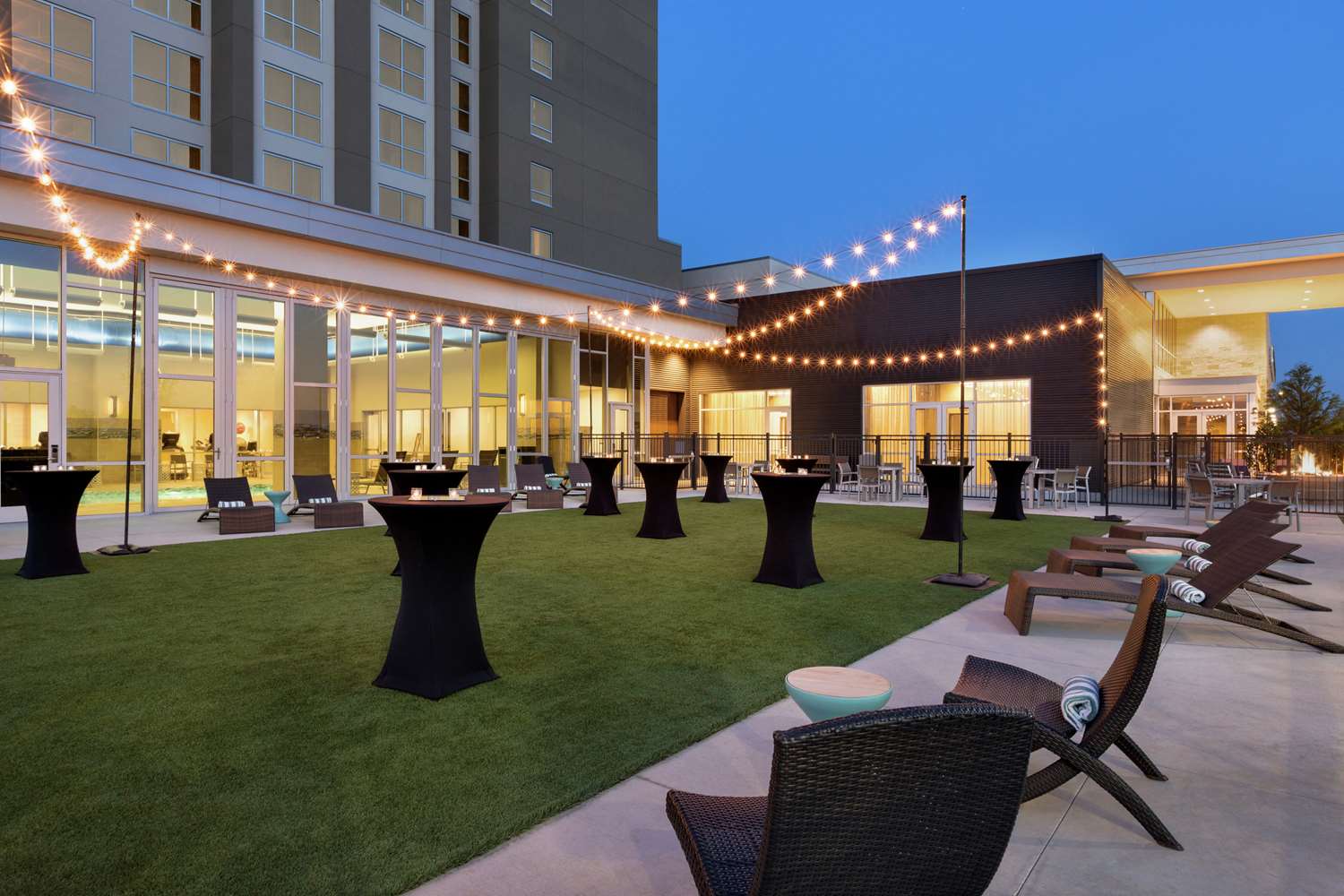 Embassy Suites By Hilton Denton Convention Center 2