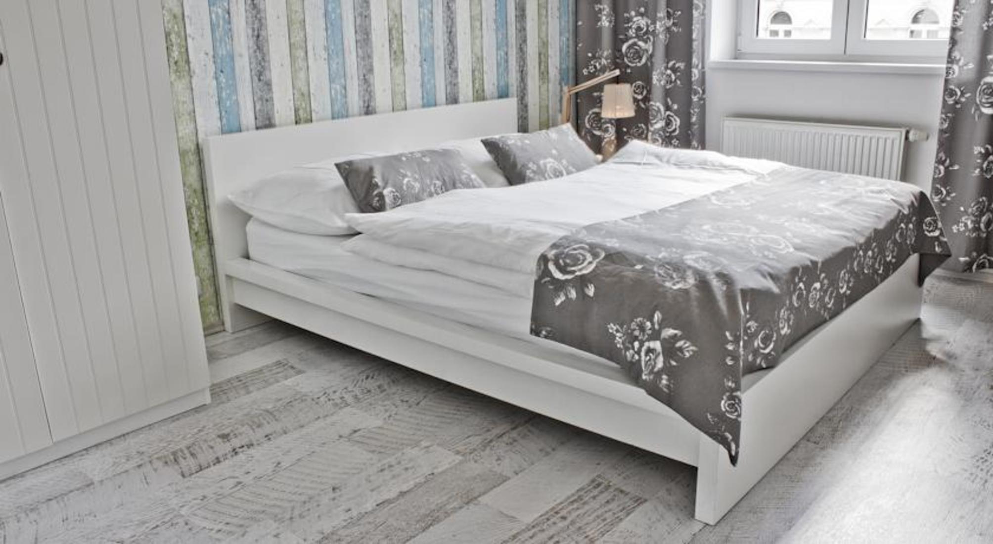 Royal Court Legerova 1