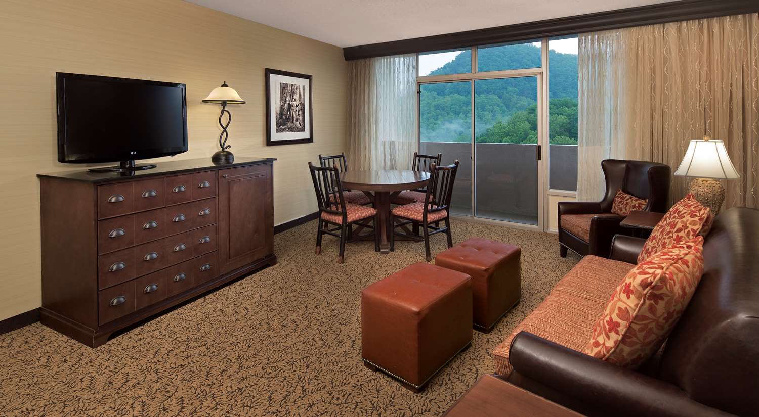 Non-smoking Suite with Balcony