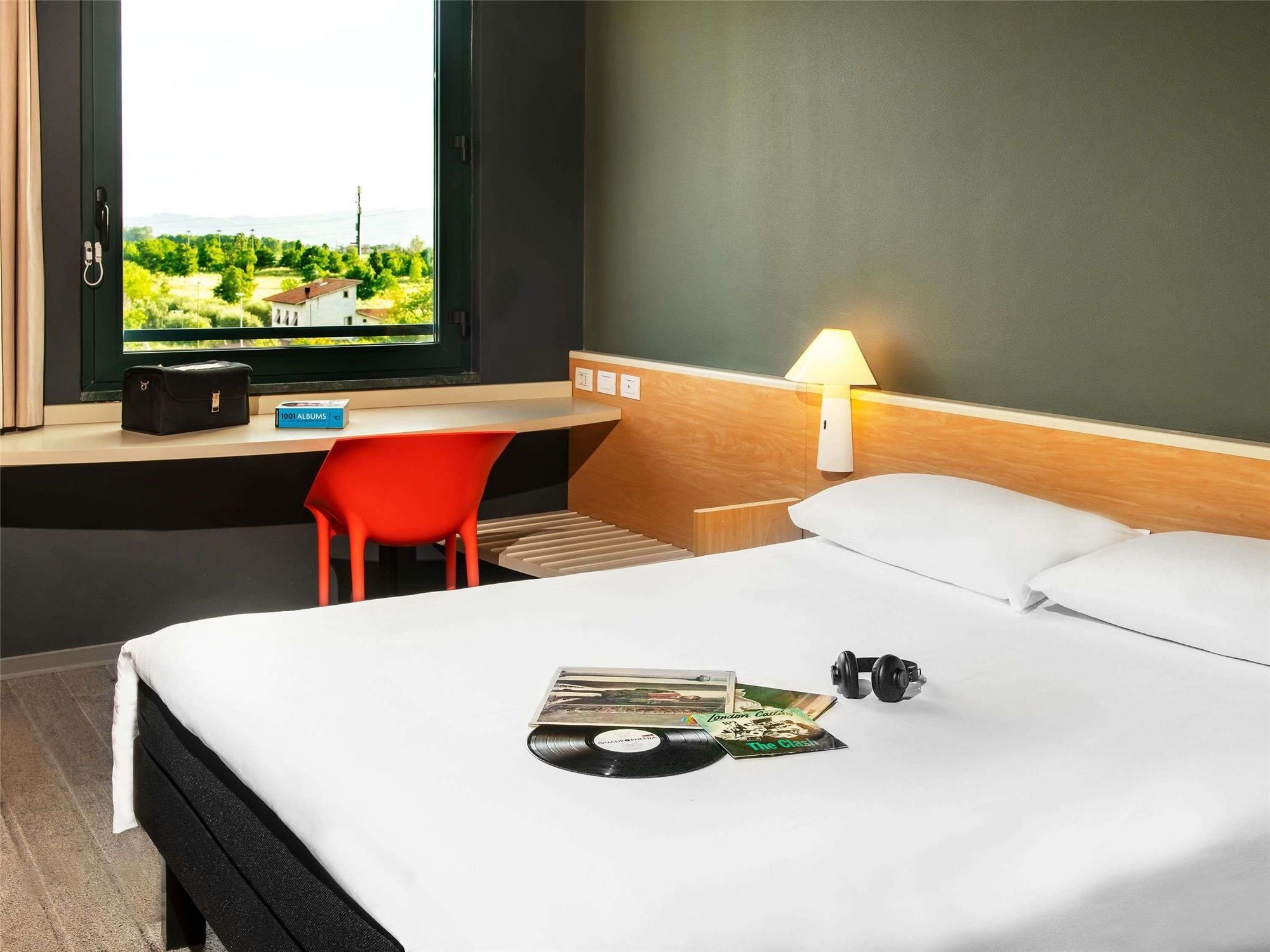 Room with 1 double bed
