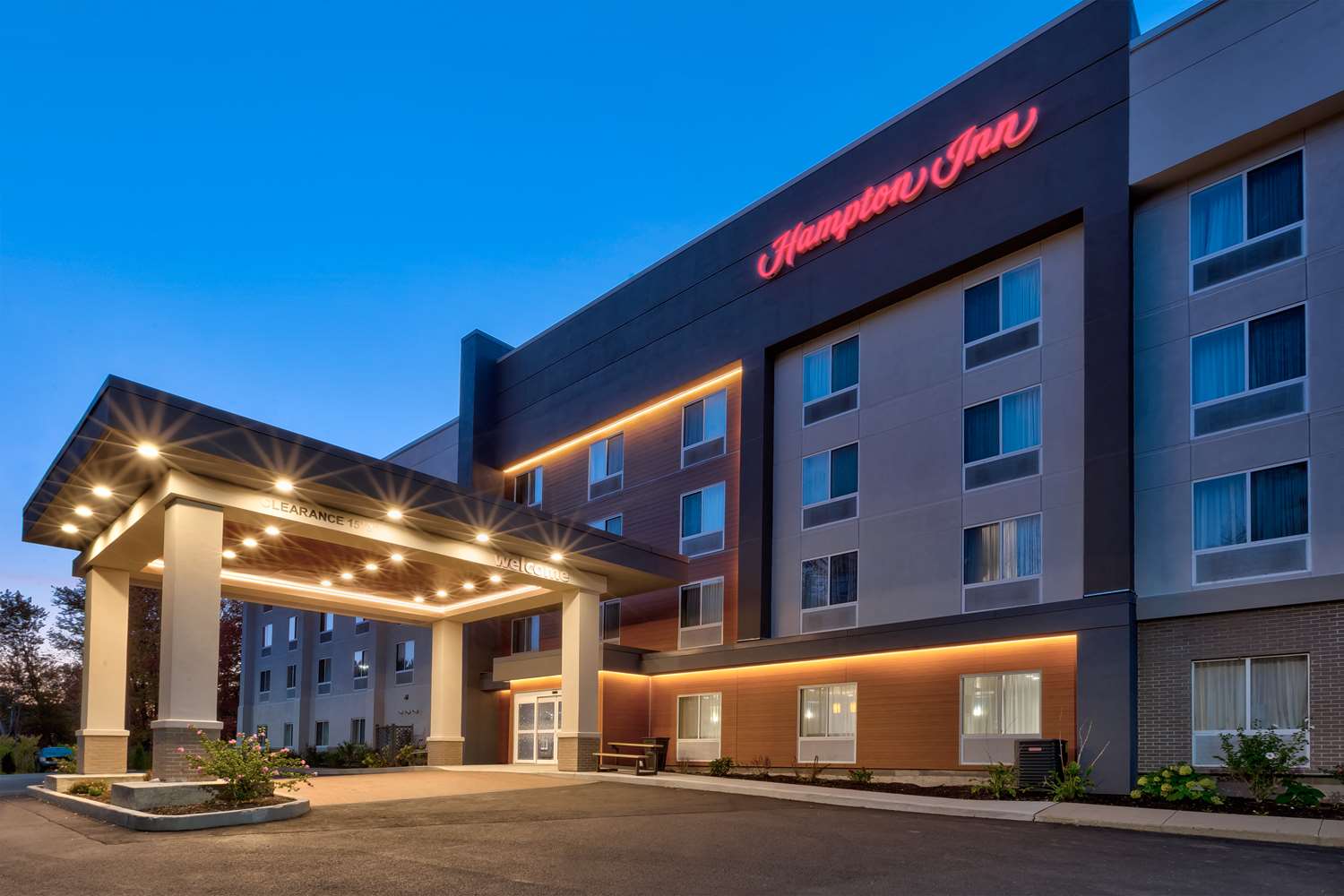 Hampton Inn Waterbury 2