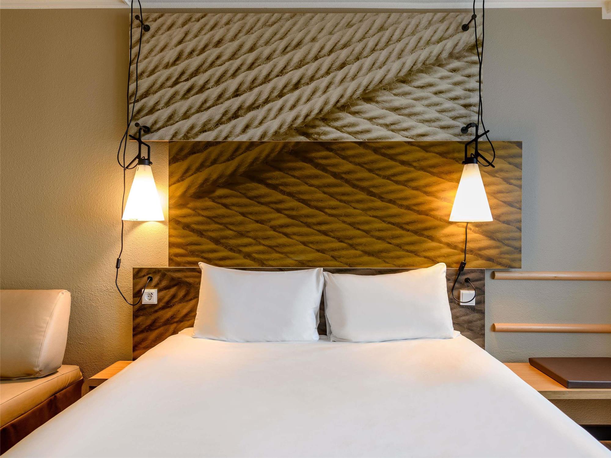 Room with 1 double bed, new sleep-easy concept