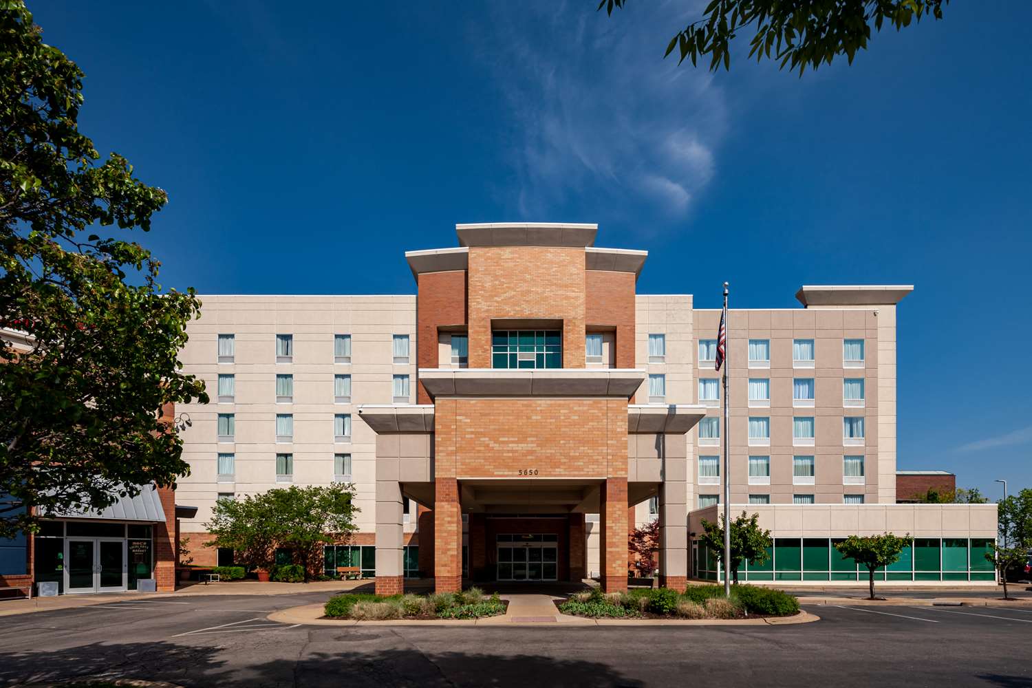 Hampton Inn & Suites St. Louis at Forest Park 1